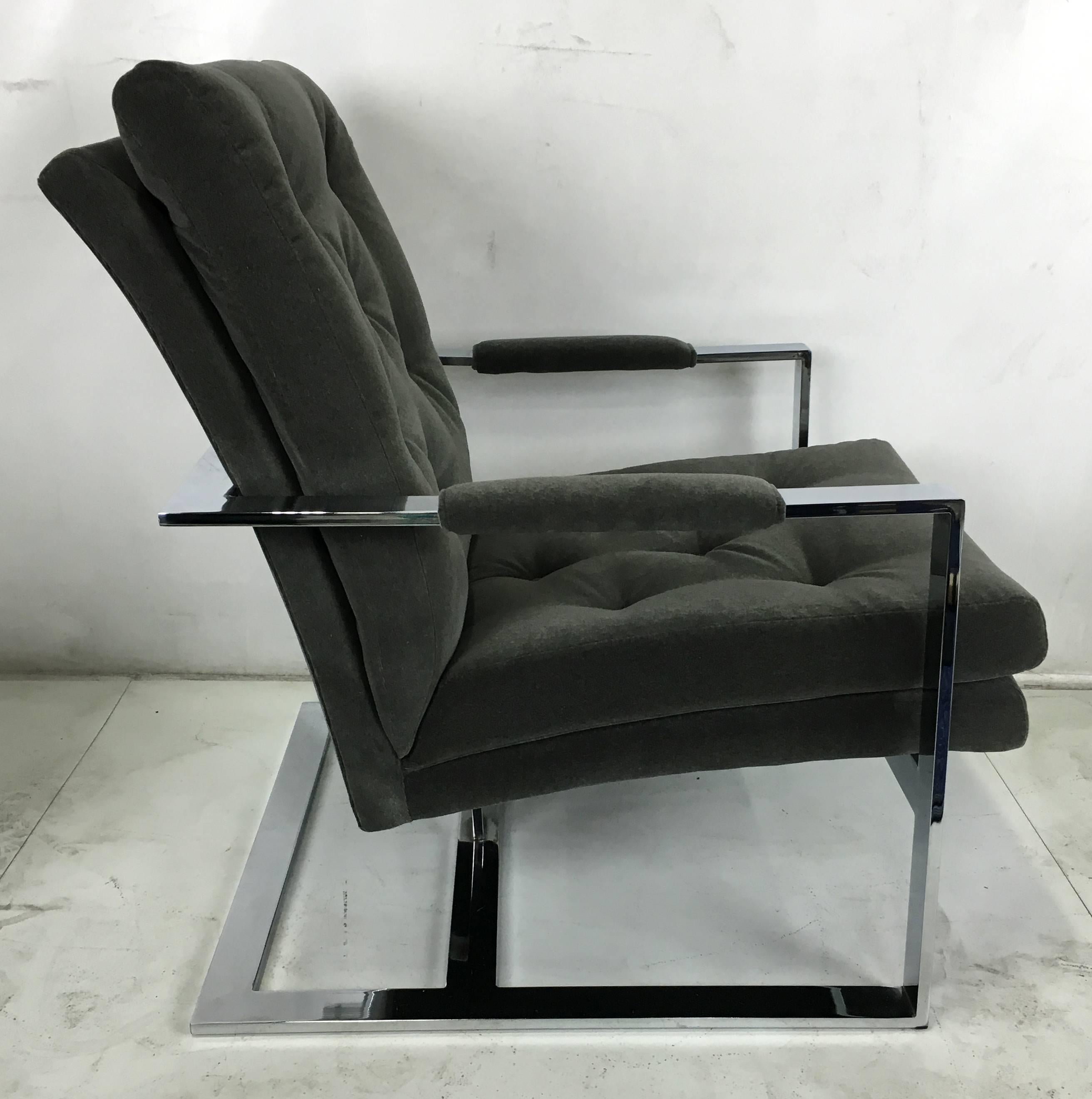 Pair of Rare Cantilevered Lounge Chairs by Milo Baughman (amerikanisch)