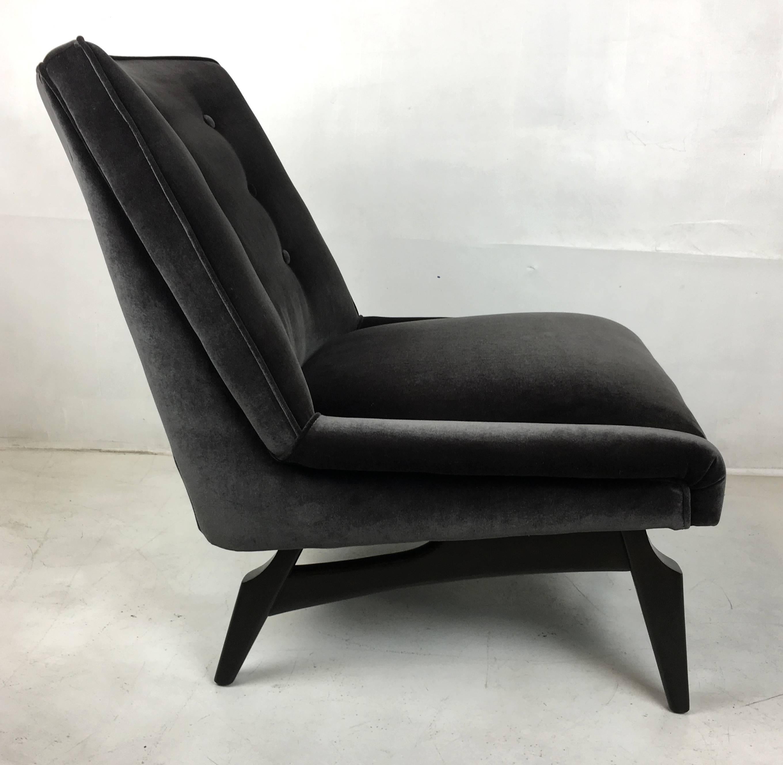 Pair of Italian Modern Style Lounge Chairs In Excellent Condition In Danville, CA