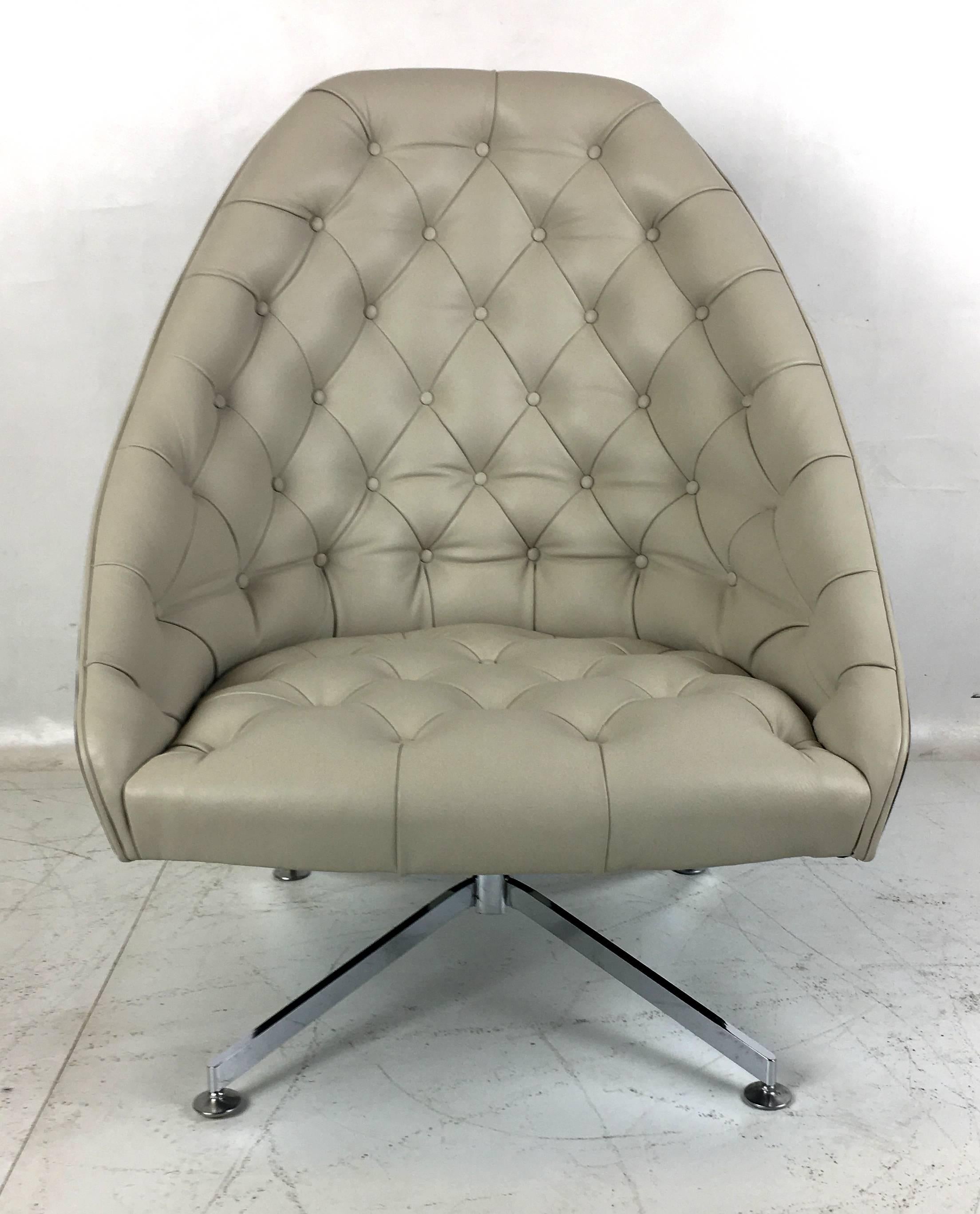 Mid-Century Modern Rare Swivel Lounge Chair and Ottoman by Milo Baughman for Thayer Coggin