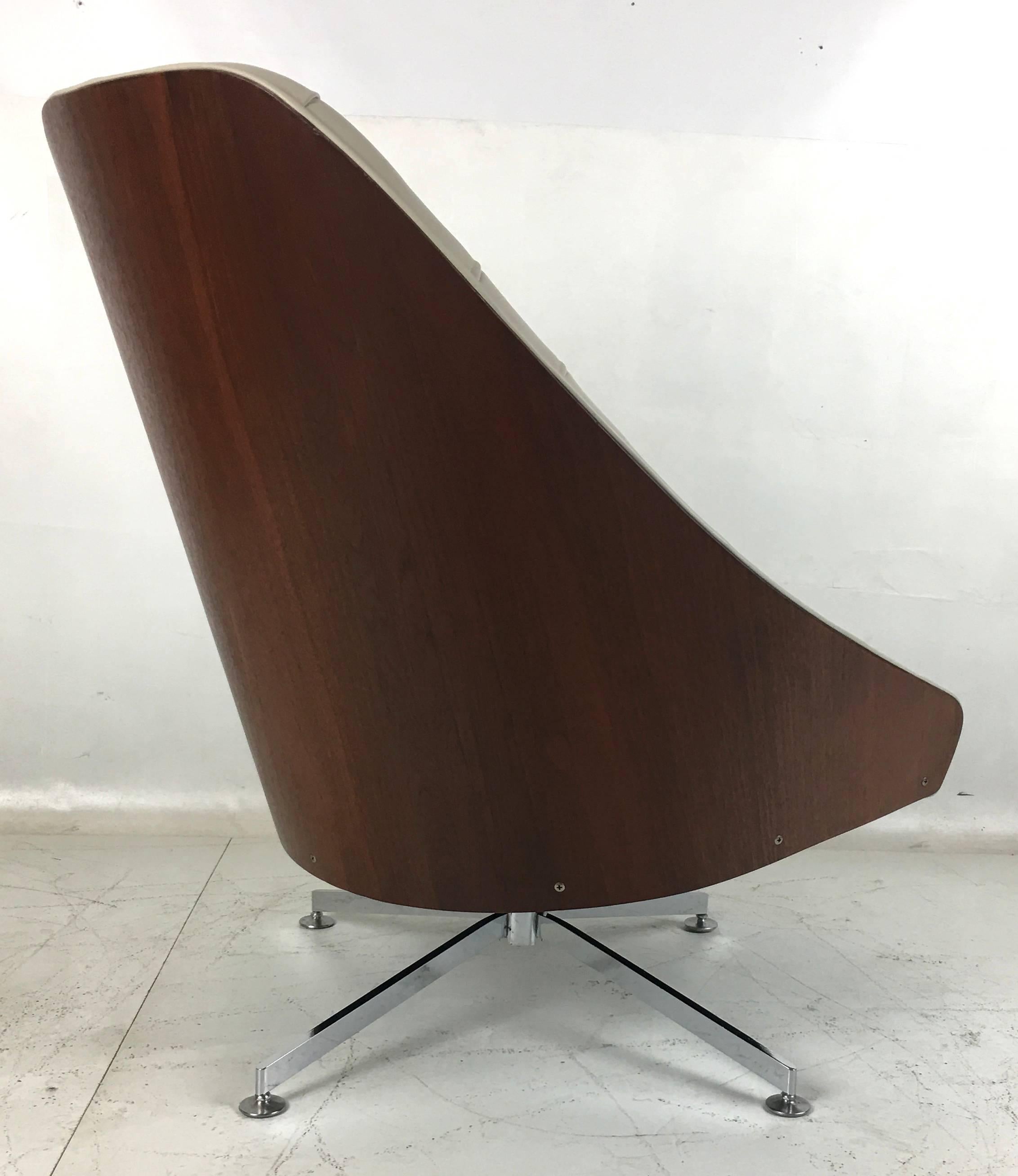 Rare Swivel Lounge Chair and Ottoman by Milo Baughman for Thayer Coggin 1