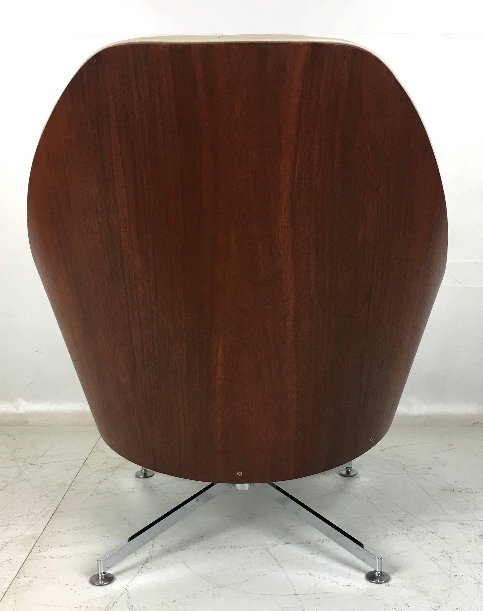 Rare Swivel Lounge Chair and Ottoman by Milo Baughman for Thayer Coggin 2