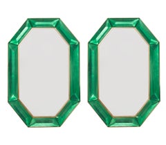 Coppia di specchi da parete ottagonali sfaccettati in vetro di Murano verde smeraldo e ottone, Italia
