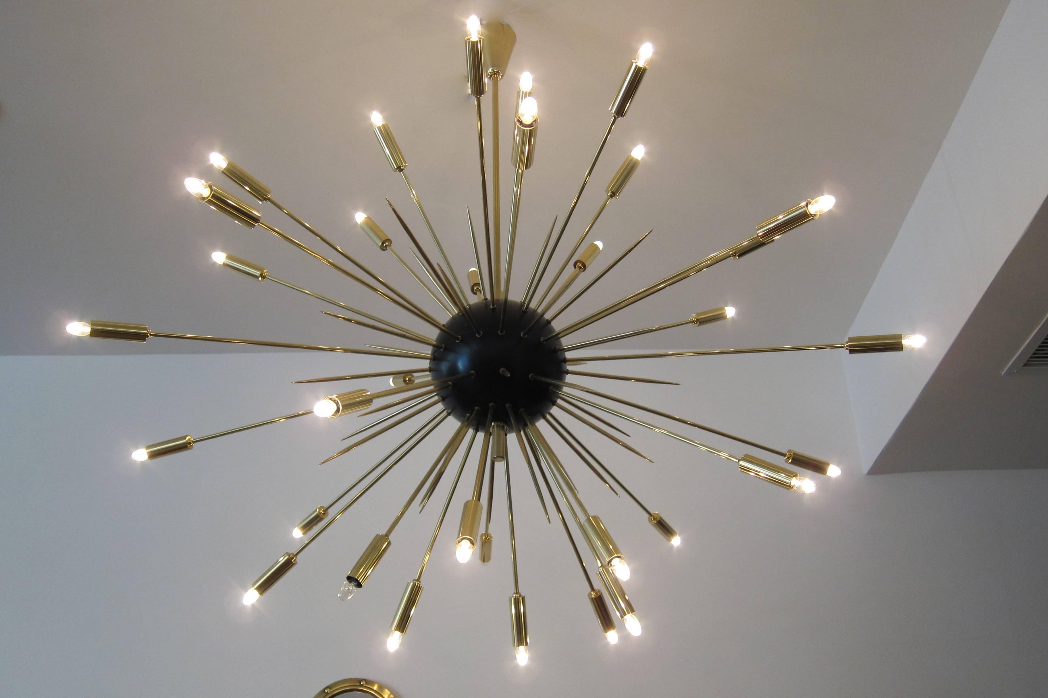 Impressive Italian mid-centurry modern style sputnik studio chandelier, 34 lights and brass spikes coming out of a black enameled bronze sphere.
Wired to the American standard.
