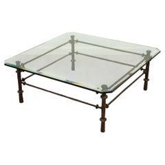 Table basse carrée de style Giacometti, finition bronze patiné, États-Unis, années 1970-1980