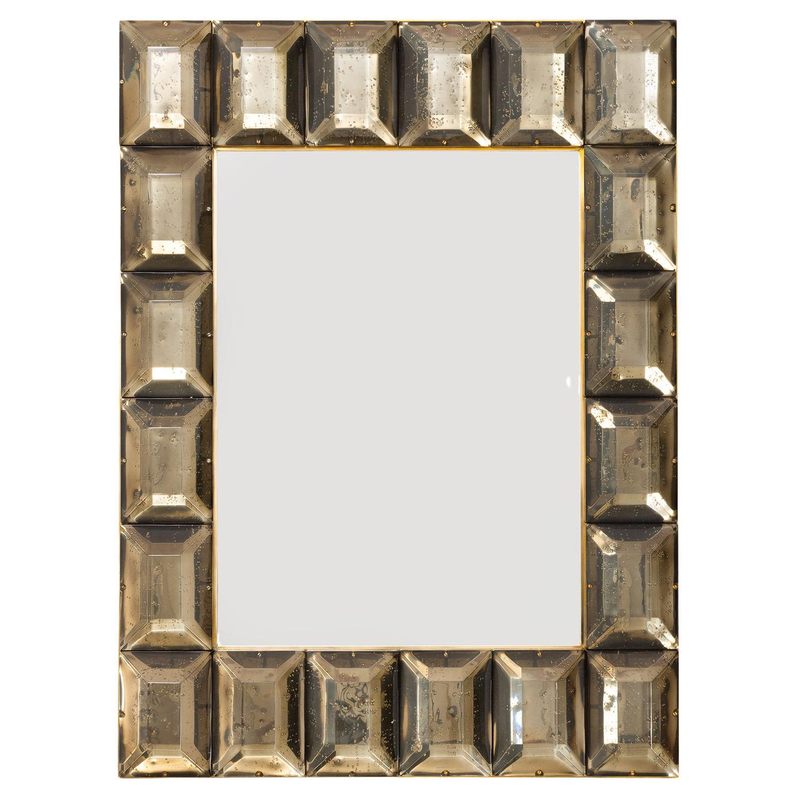 Miroir contemporain en verre de Murano fumé à motif de diamants, en stock