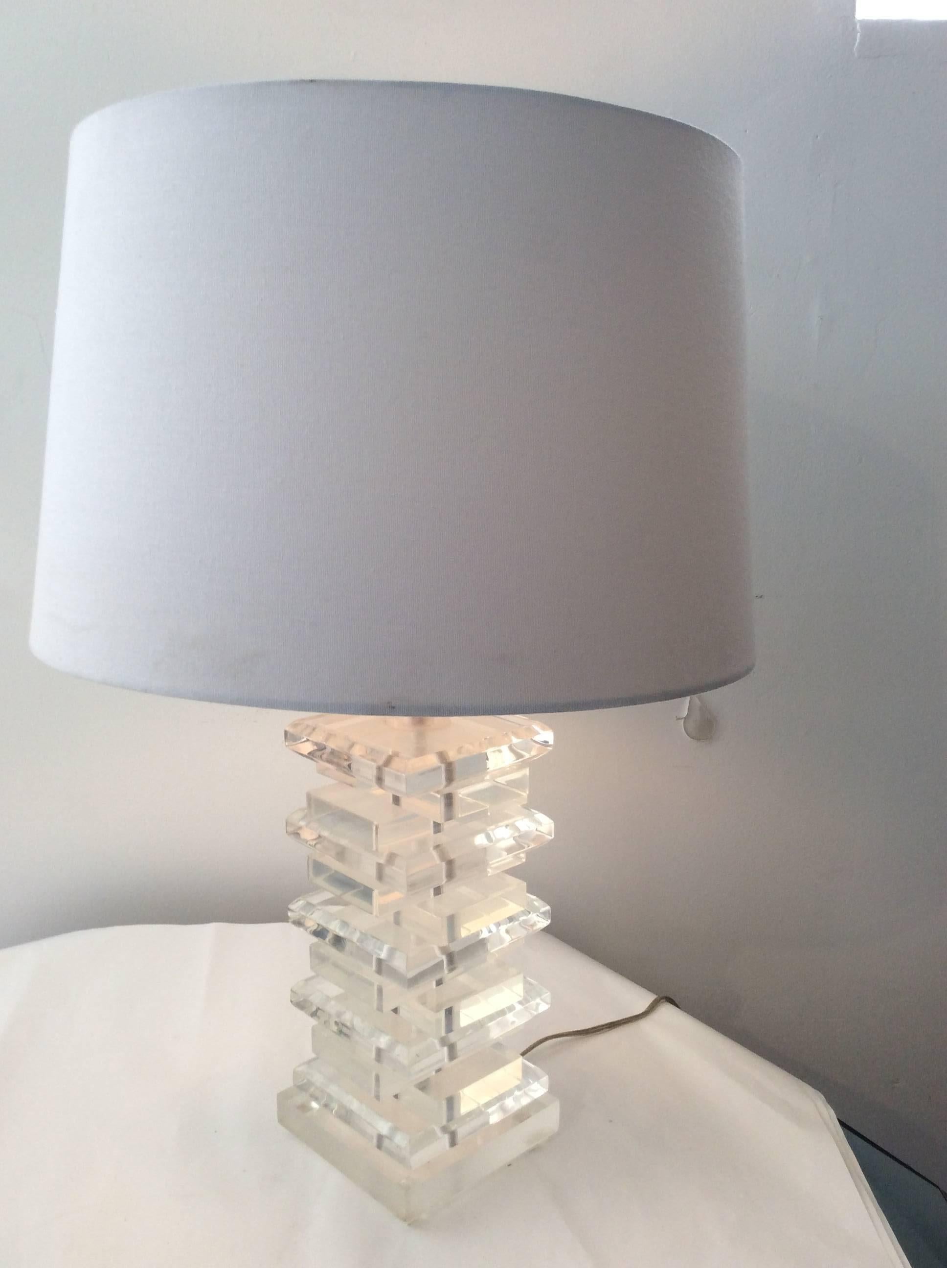 Pair of Glam Mid-Century Modern Karl Springer Style Stacked Lucite Table Lamps In Good Condition For Sale In Miami, FL