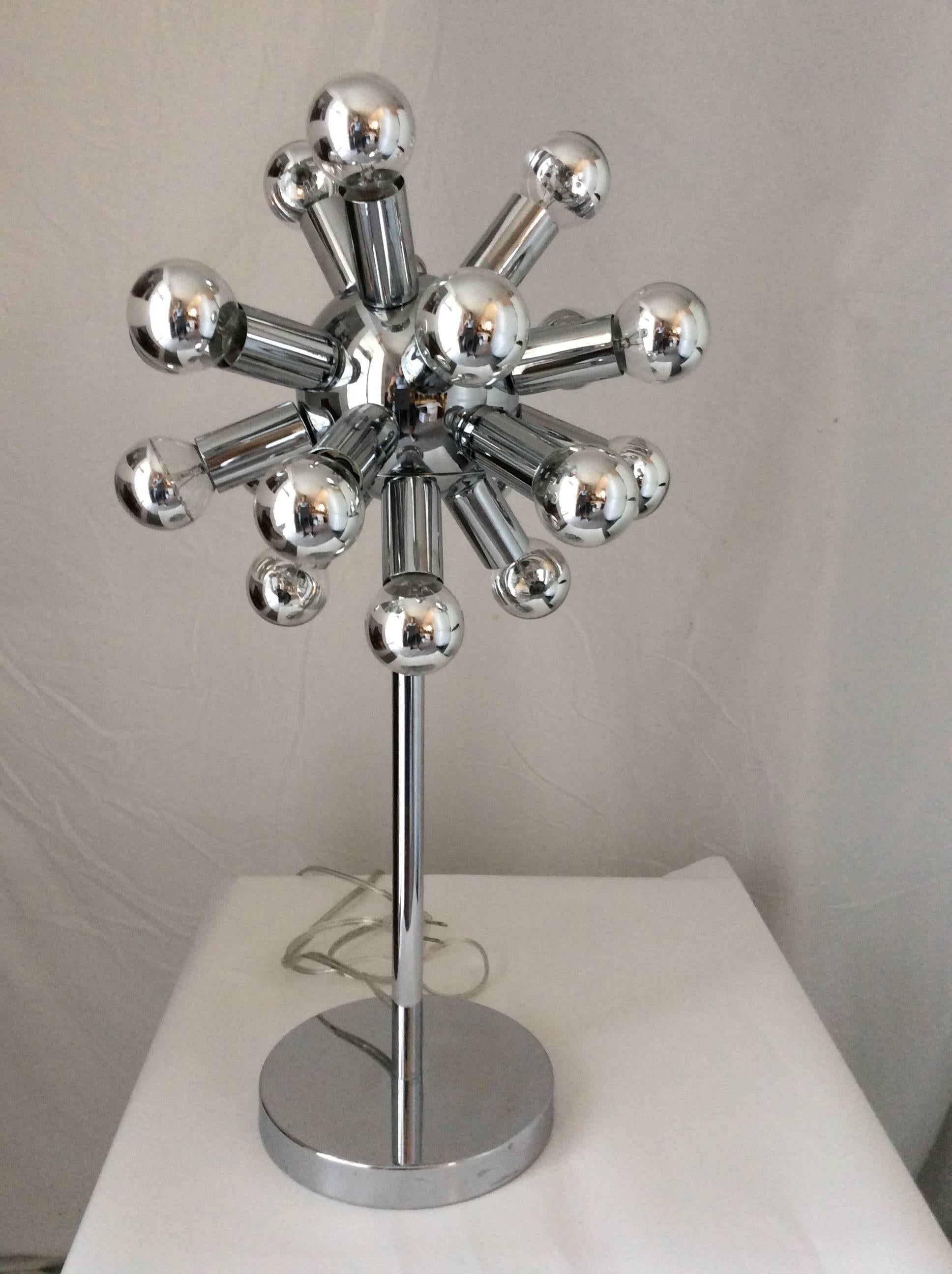 Pair of Mid-Century Modern American Chrome Sputnik Table Lamps, Torino Style In Good Condition For Sale In Miami, FL