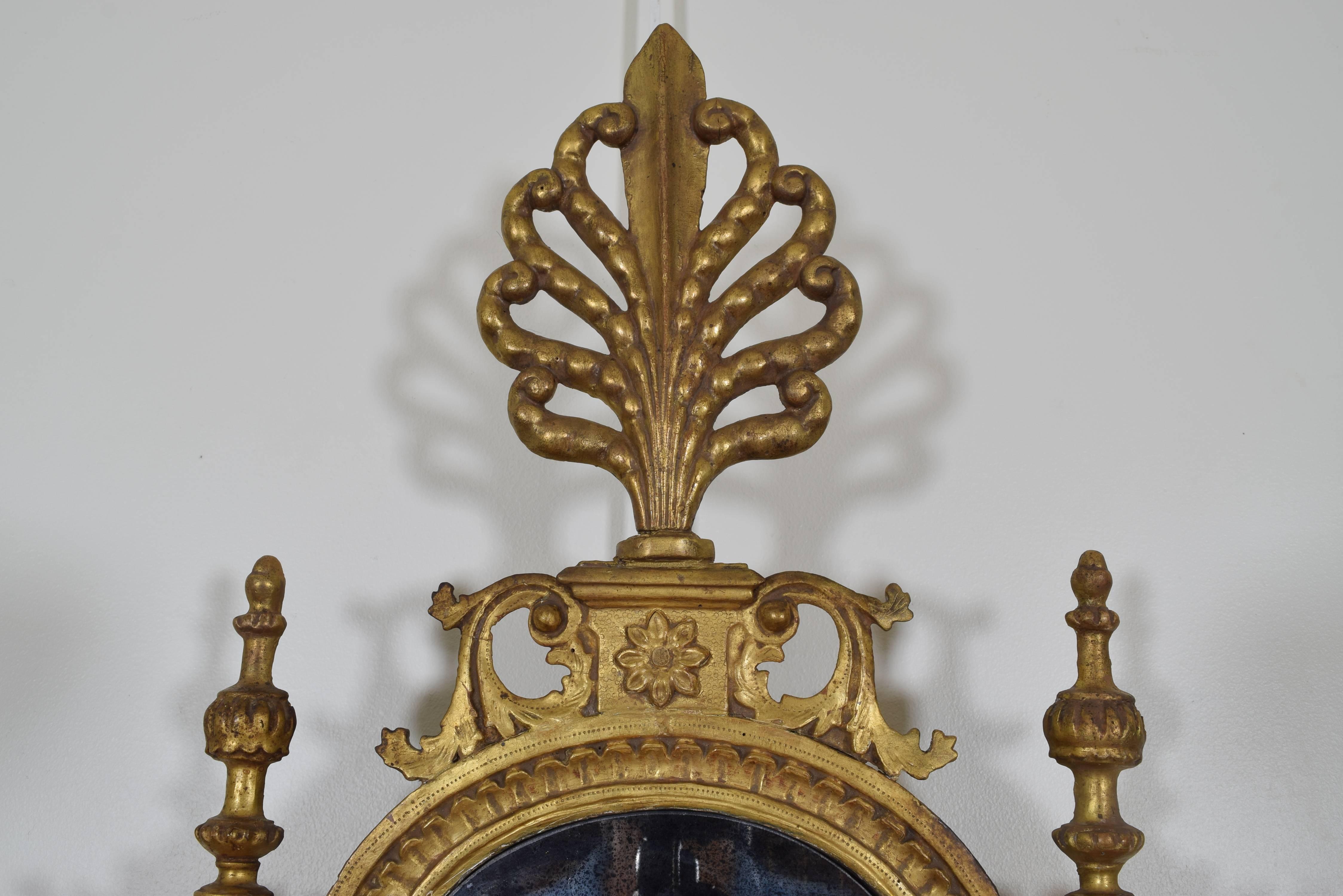 Neoclassical Italian, Tuscany, Late 18th Century Carved Giltwood Mirror