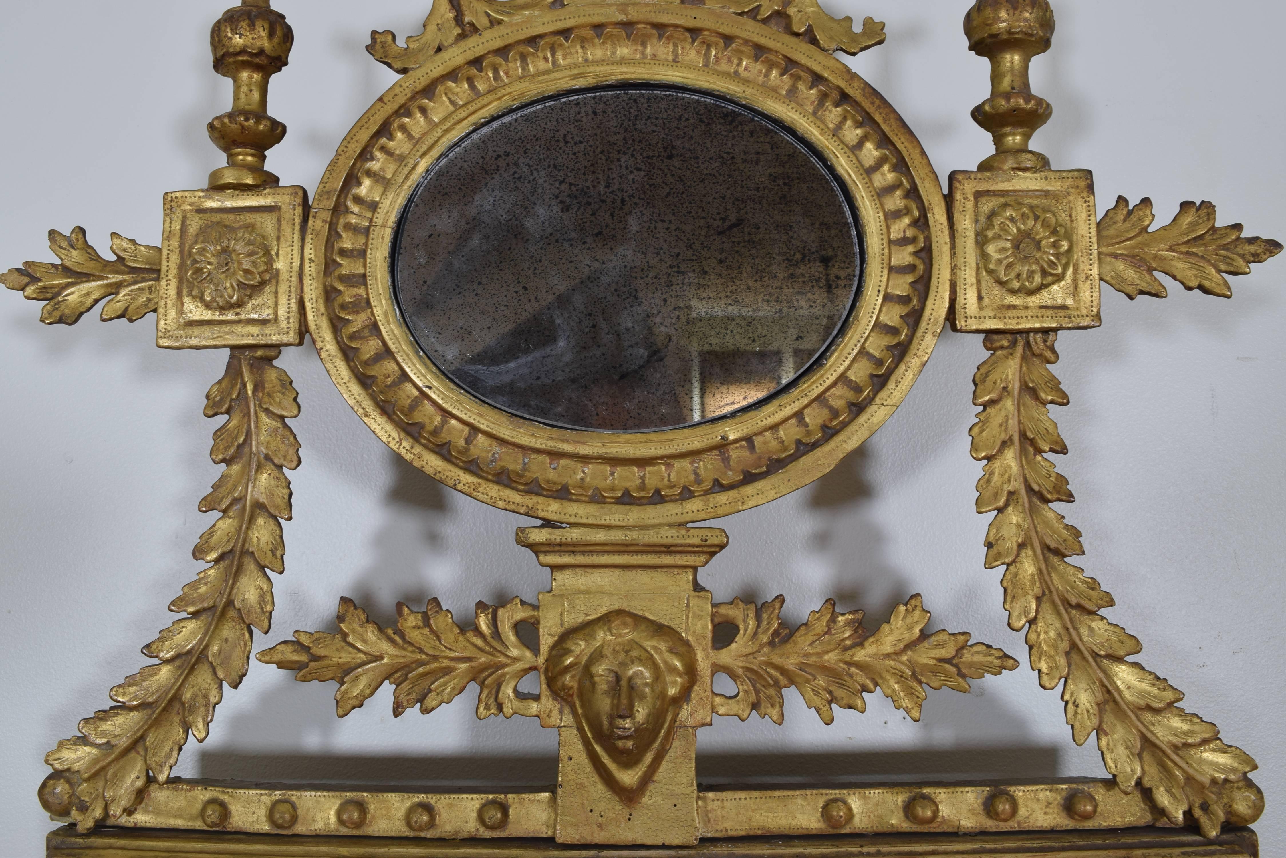 Italian, Tuscany, Late 18th Century Carved Giltwood Mirror In Excellent Condition In Atlanta, GA