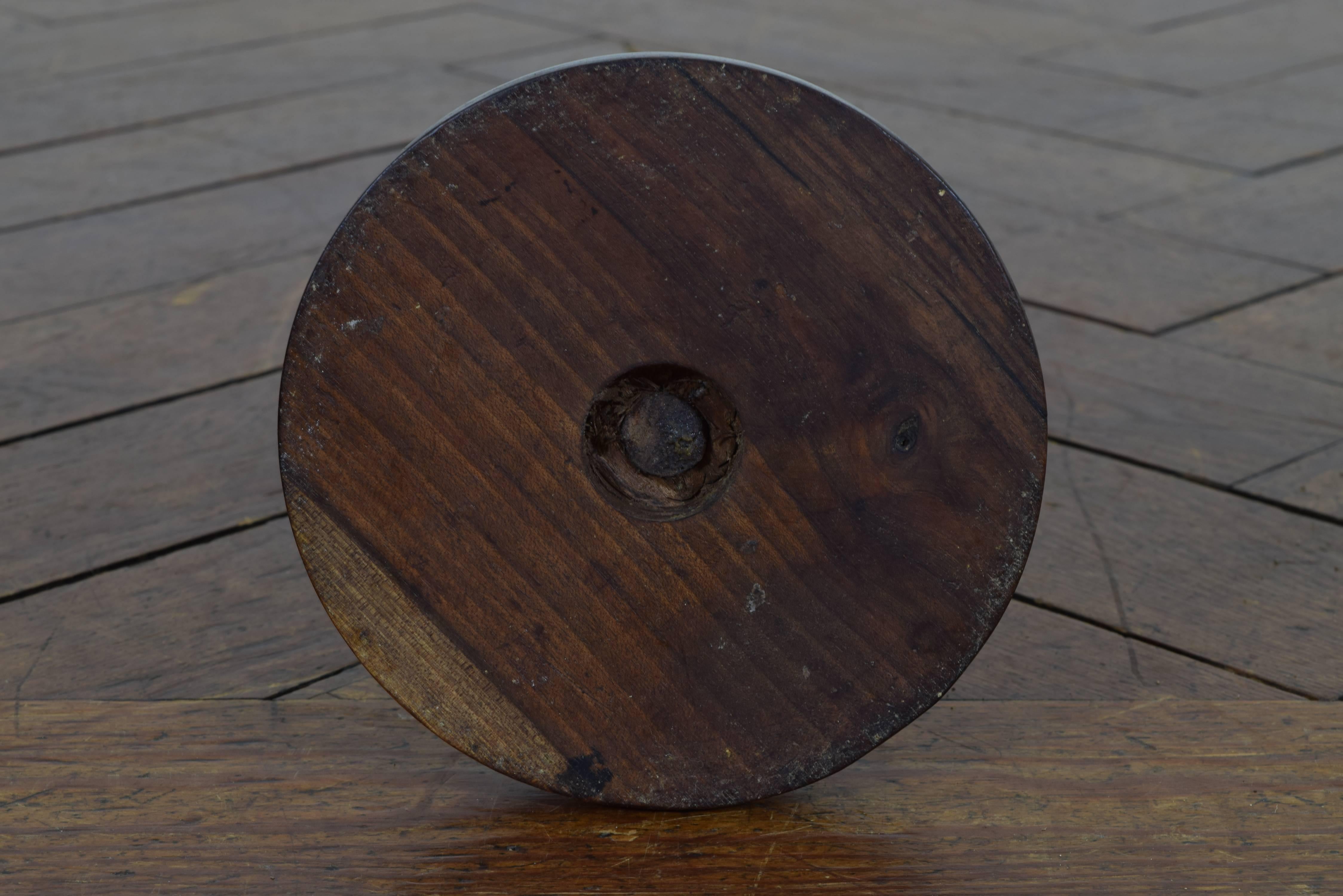 Italian Mid-19th Century Turned Walnut Keystand 1