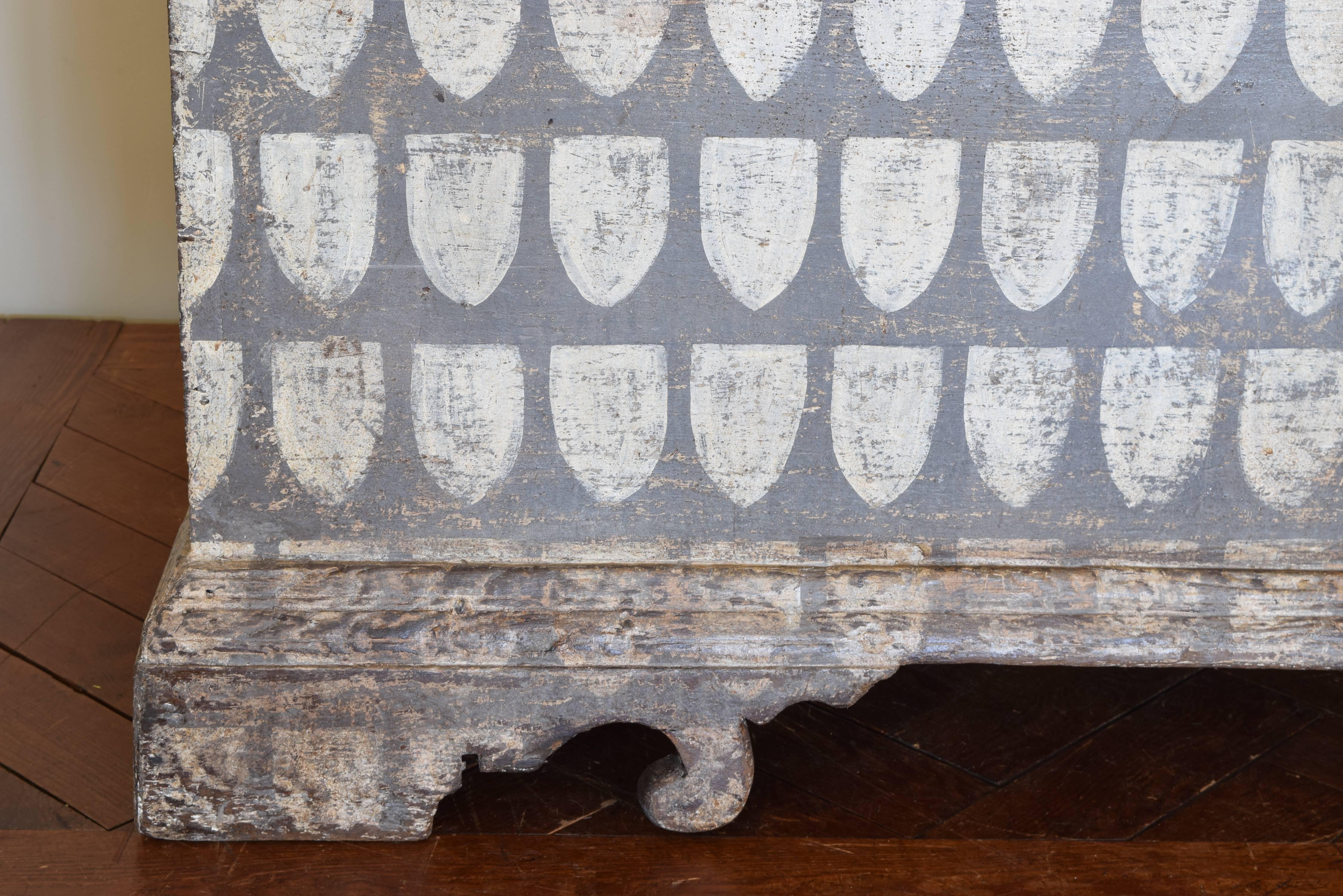Italian Baroque Painted Cassapanca from Tuscany, Late 17th-Early 18th Century 4