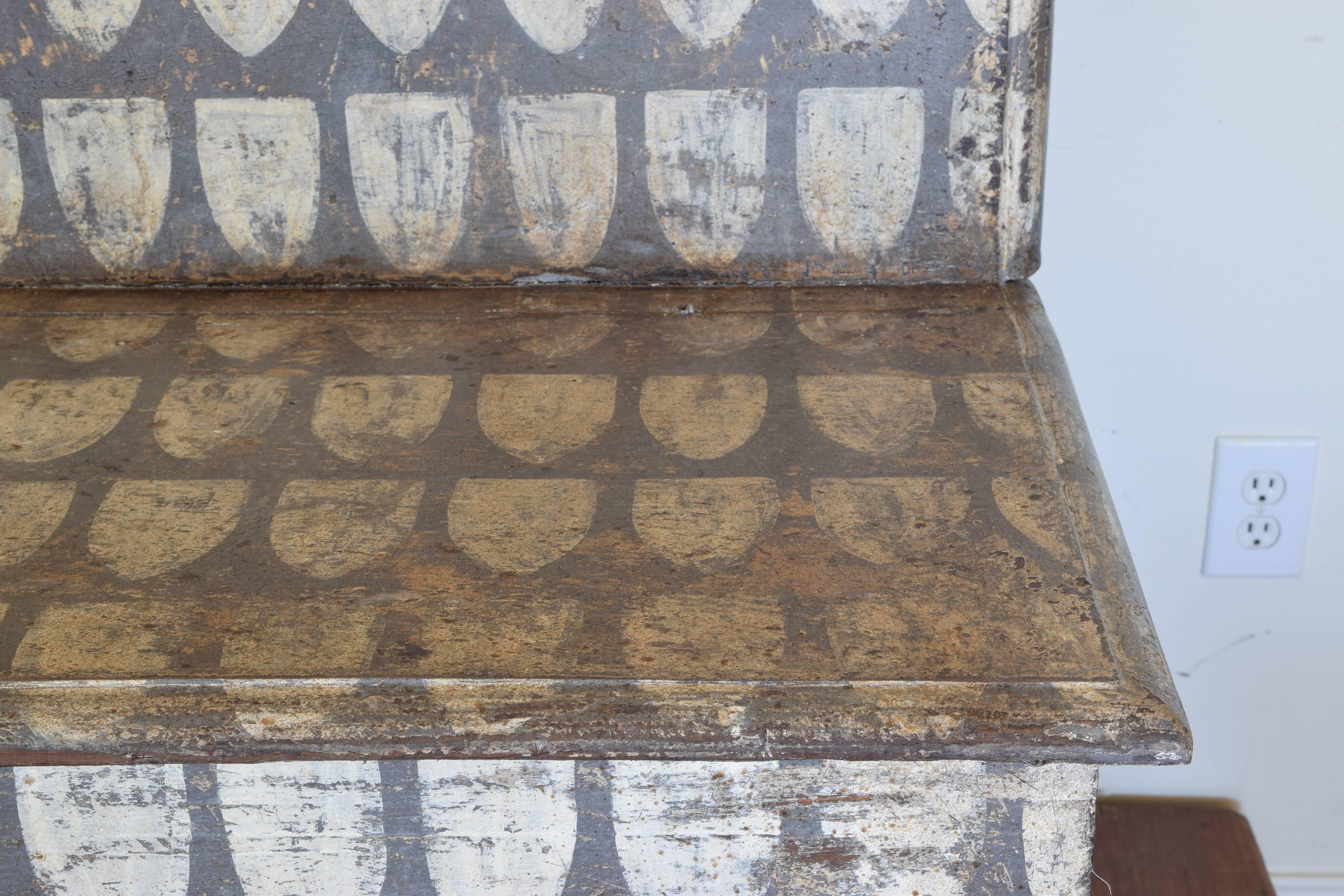 Italian Baroque Painted Cassapanca from Tuscany, Late 17th-Early 18th Century 1