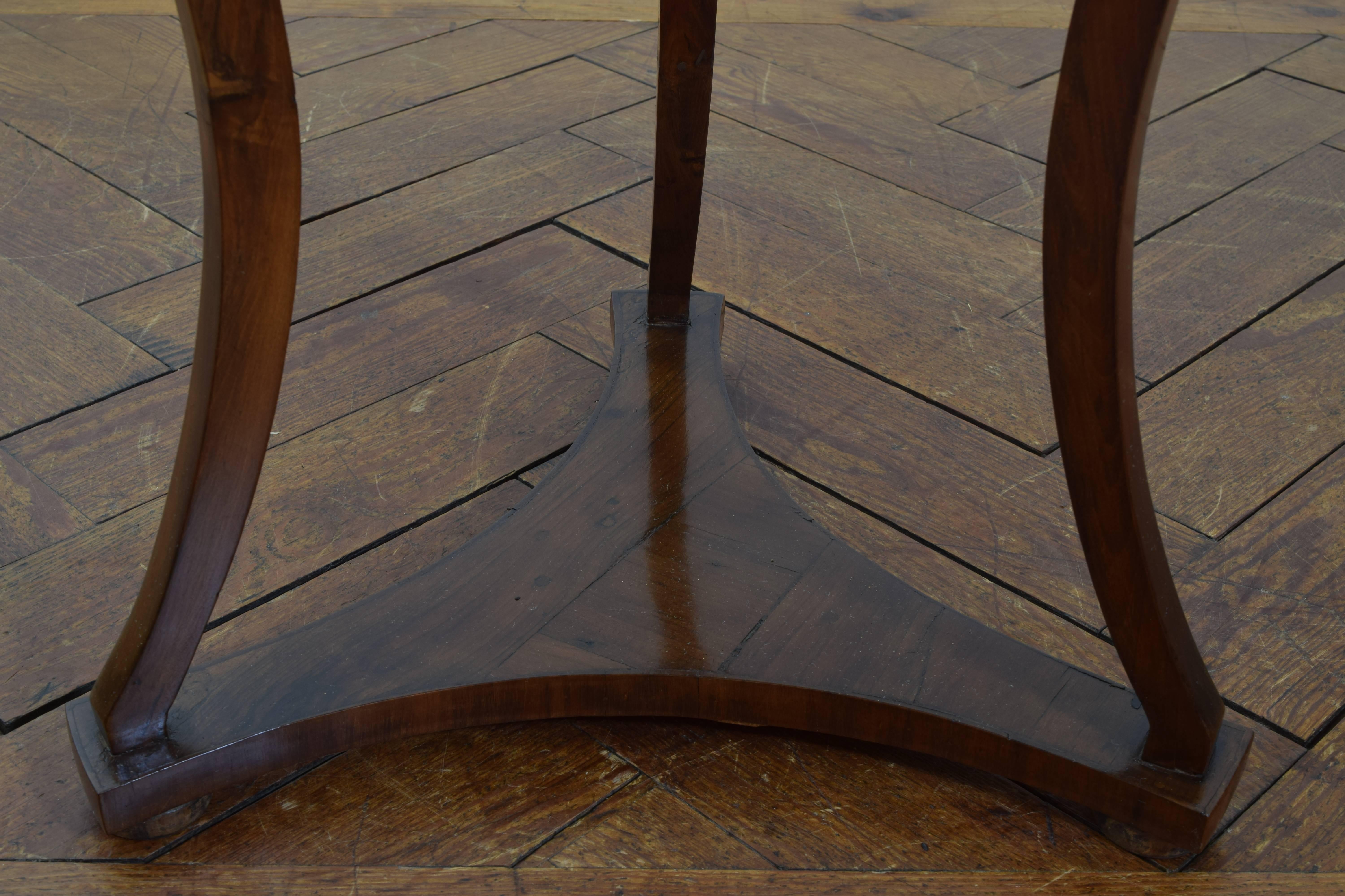 Italian Neoclassical Walnut One Drawer Table, First Quarter of the 19th Century In Good Condition In Atlanta, GA