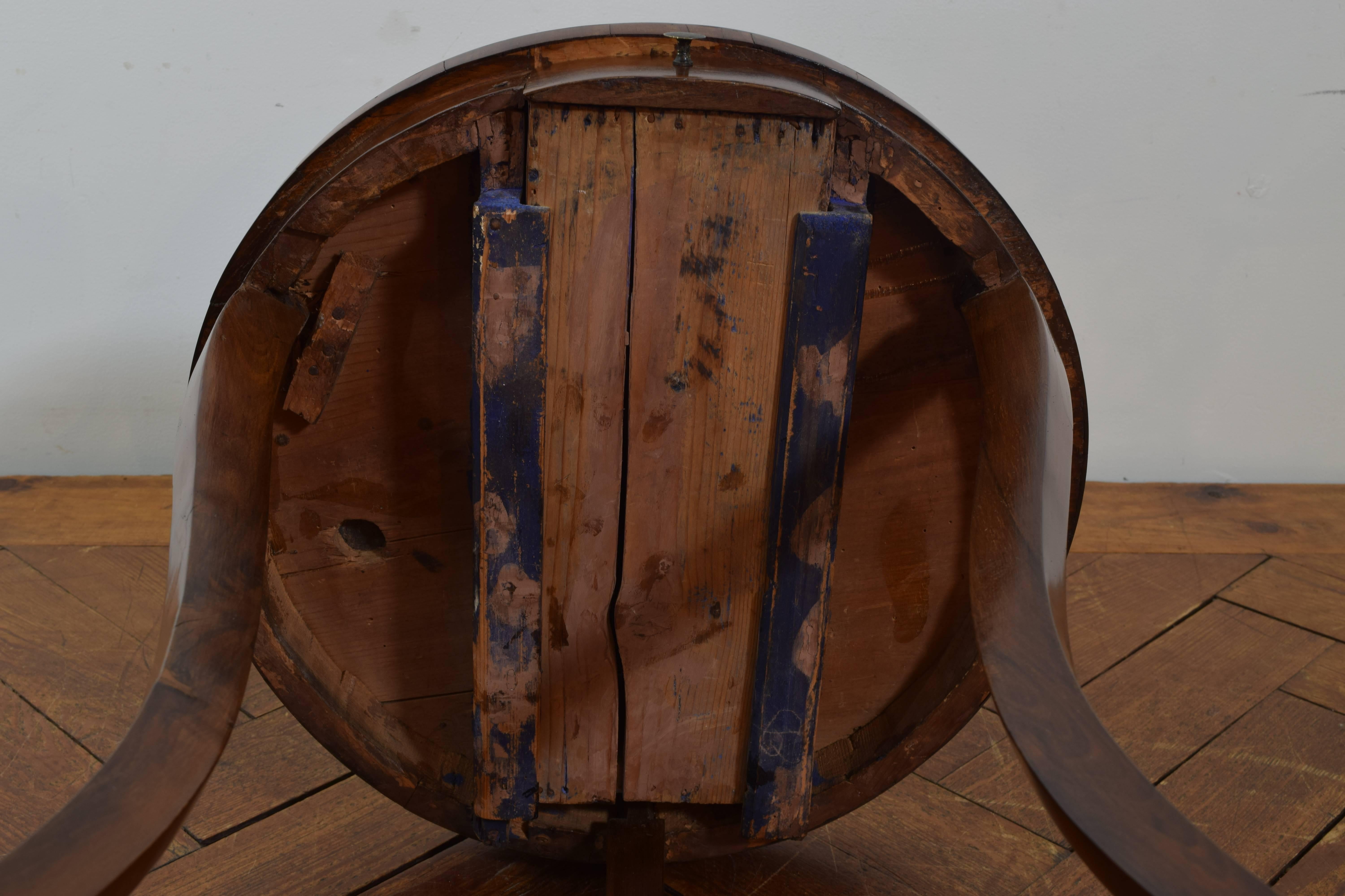 Italian Neoclassical Walnut One Drawer Table, First Quarter of the 19th Century 2