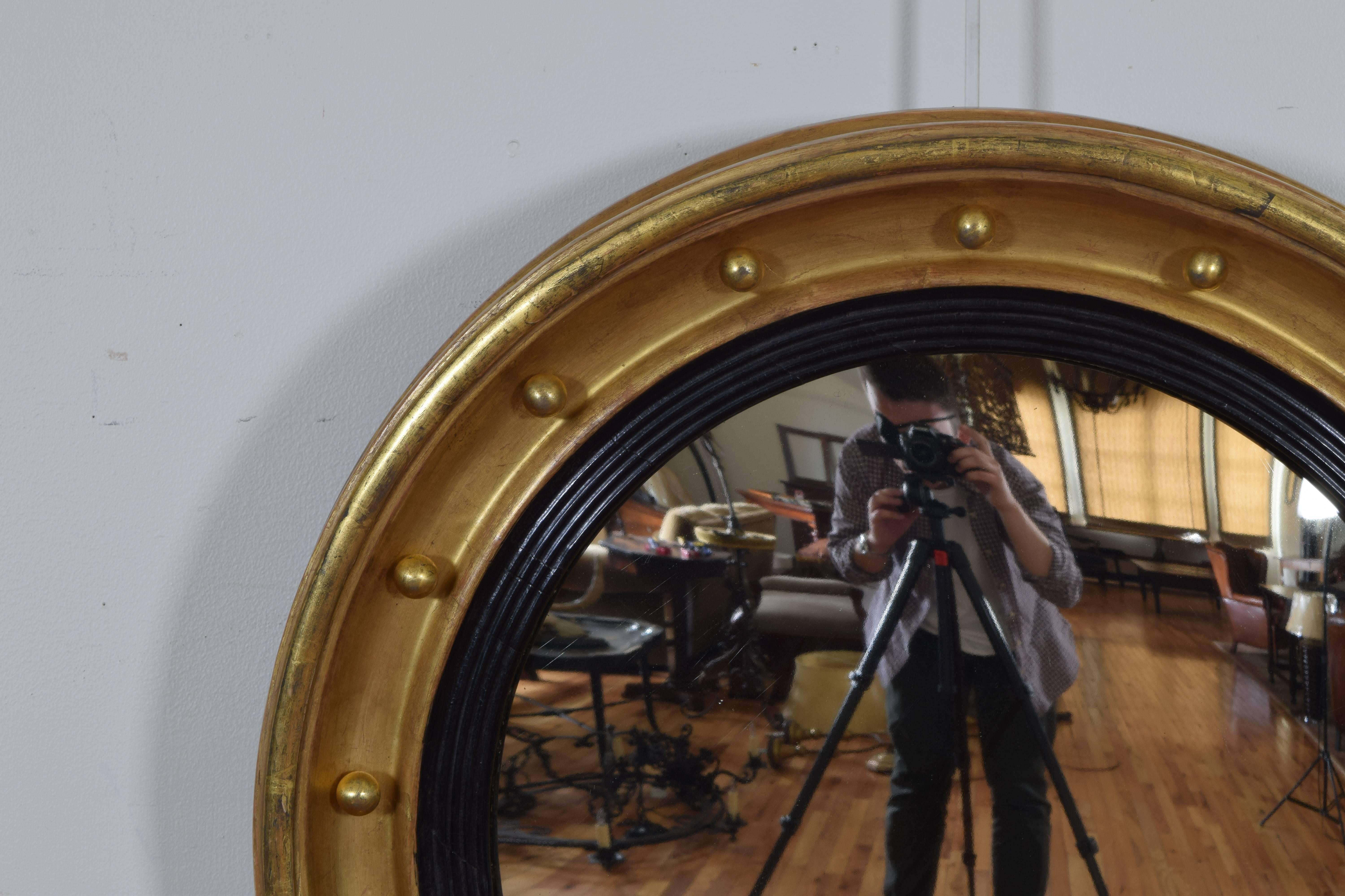 English Regency Giltwood Convex Mirror, Original Mirrorplate In Excellent Condition In Atlanta, GA