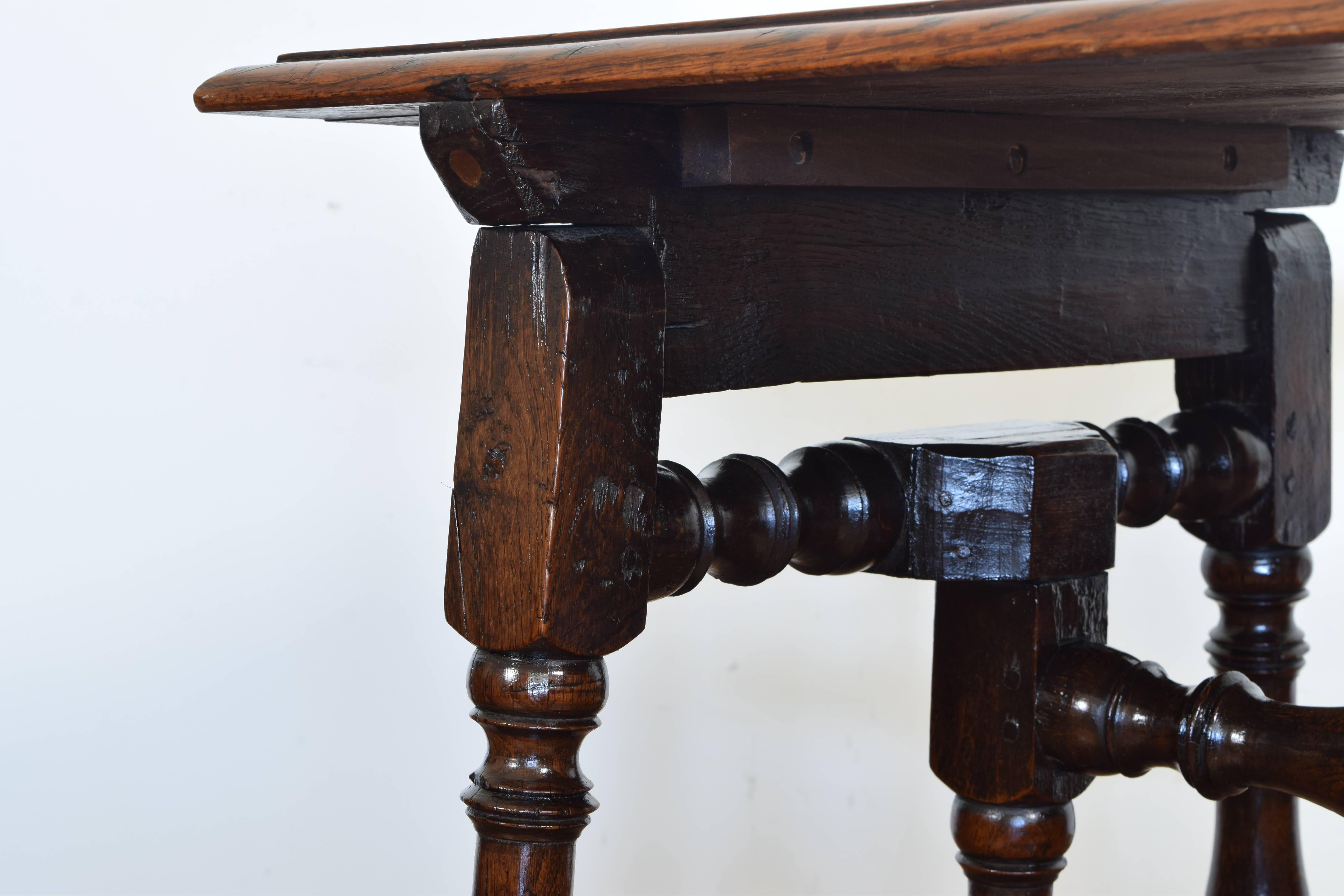 French Louis XIII Style Turned Oak Gateleg Side Table, Early 20th Century 2