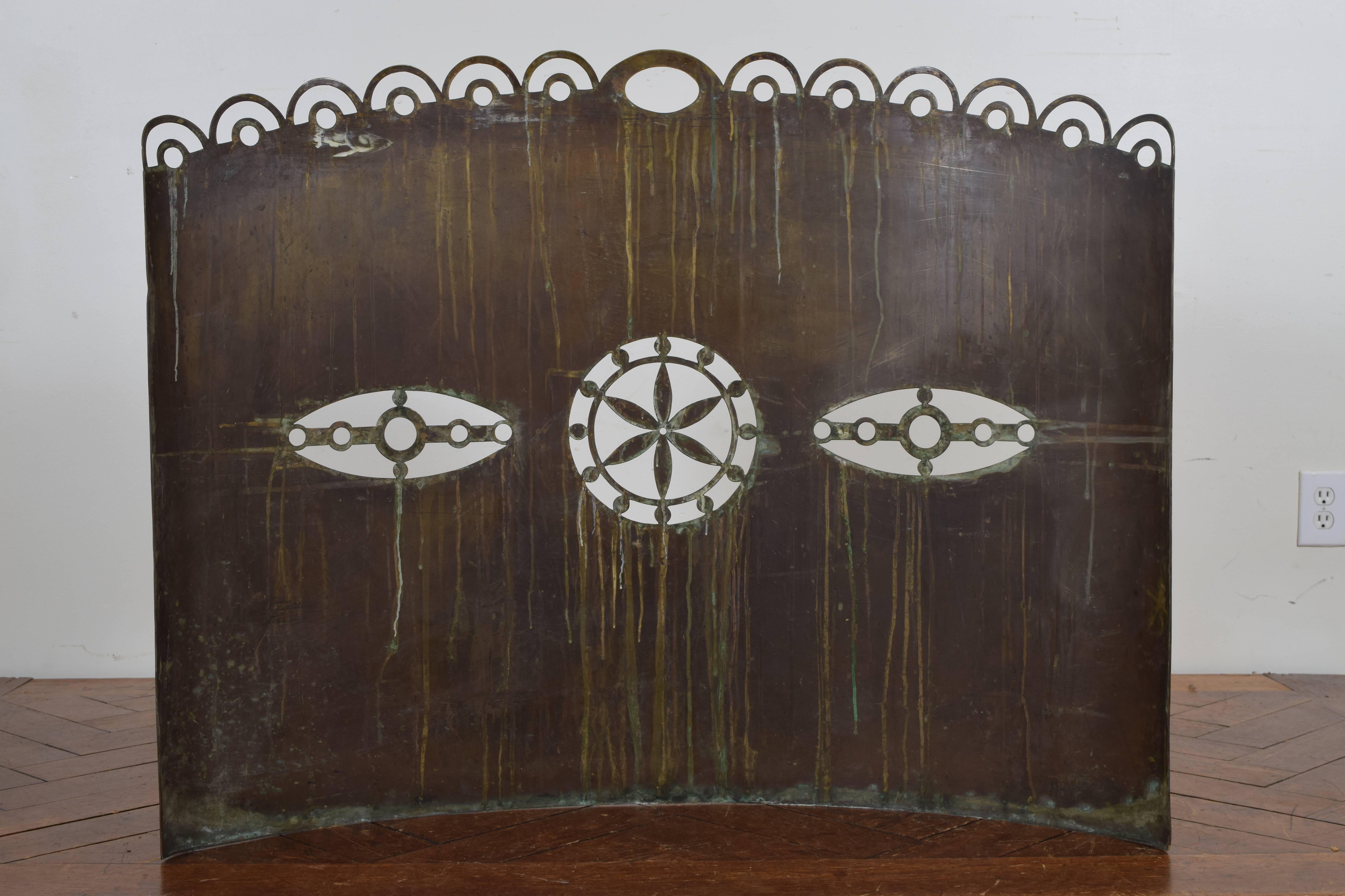 Early 20th Century French Art Deco Period Brass Fire Screen, circa 1920-1930