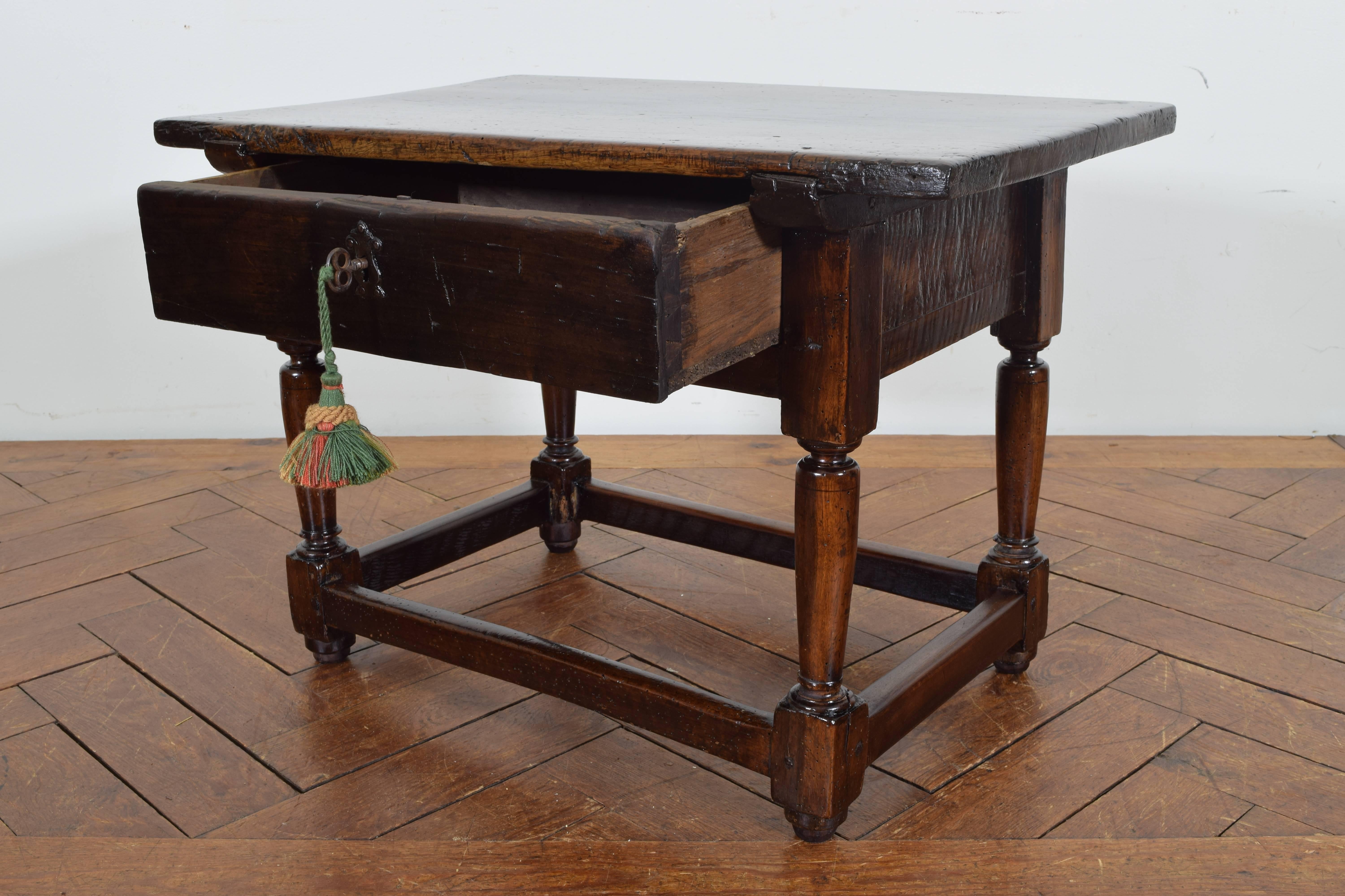 Spanish Louis XIII Low Walnut One Drawer Table, First Quarter of 18th Century In Excellent Condition In Atlanta, GA