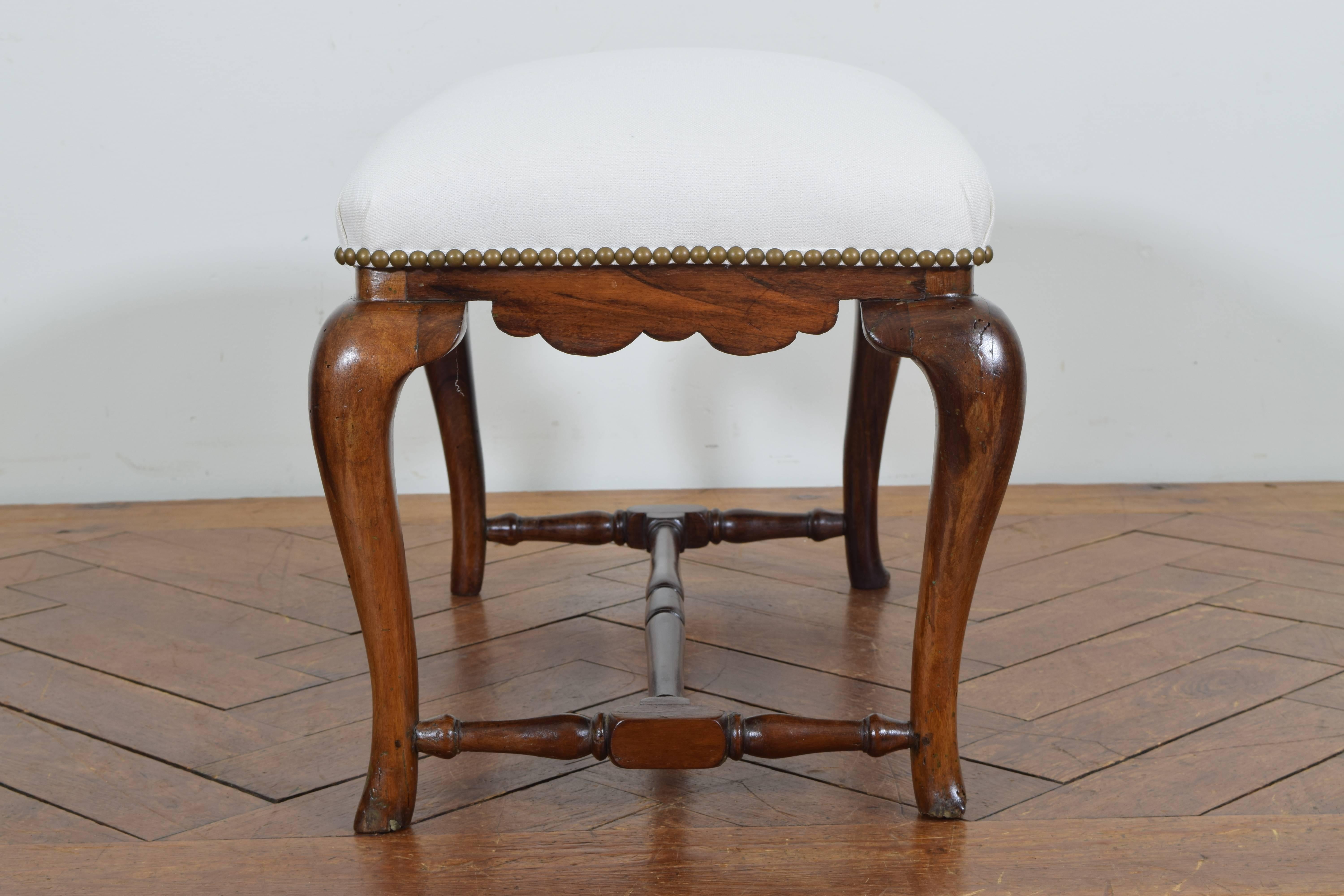 Spanish Queen Anne Style Walnut and Upholstered Bench, Mid-18th Century In Excellent Condition In Atlanta, GA