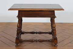 Italian Turned Walnut Side Table, Early 18th Century