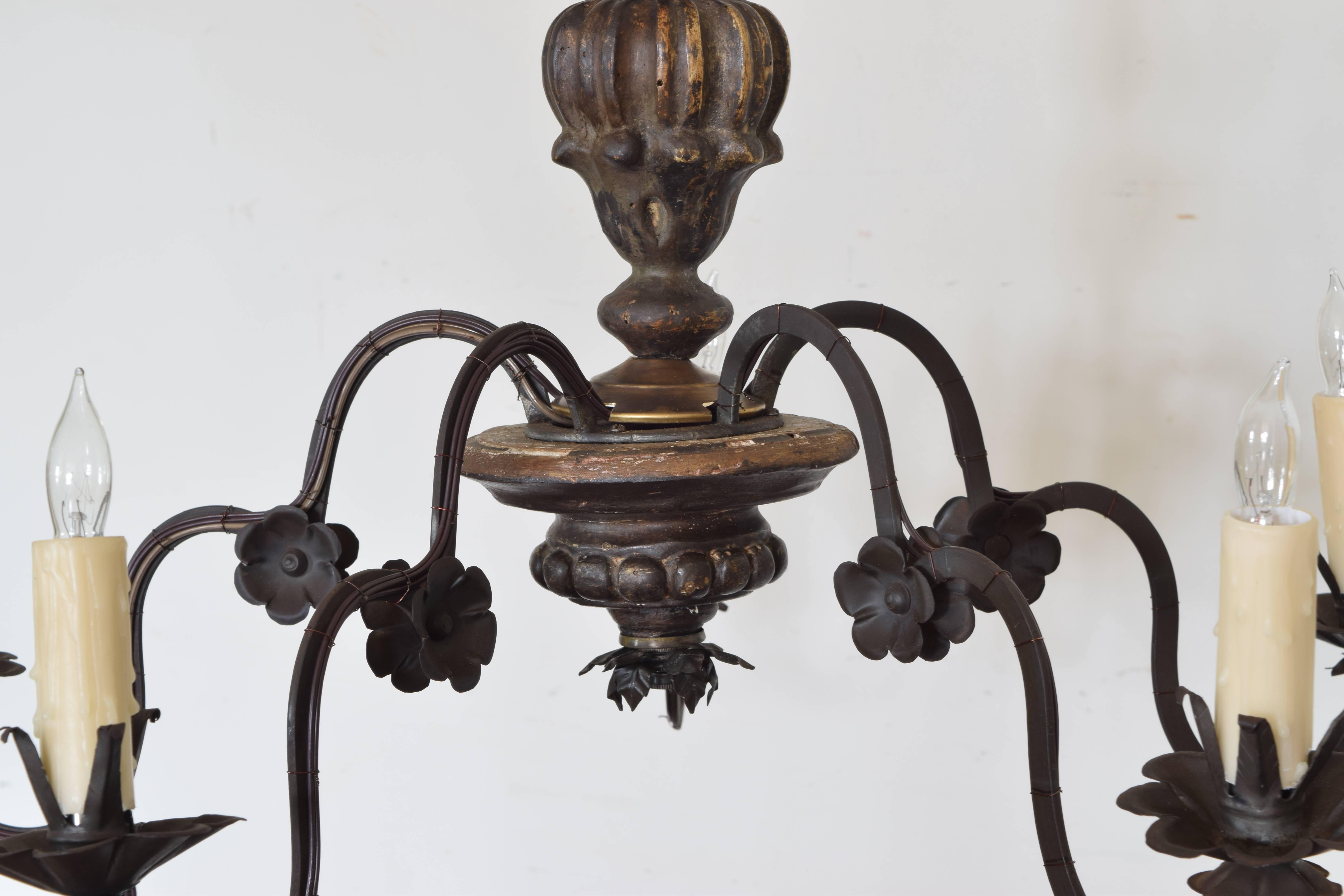 Italian Rococo Carved Giltwood Five-Light Chandelier, 18th Century and Later 1