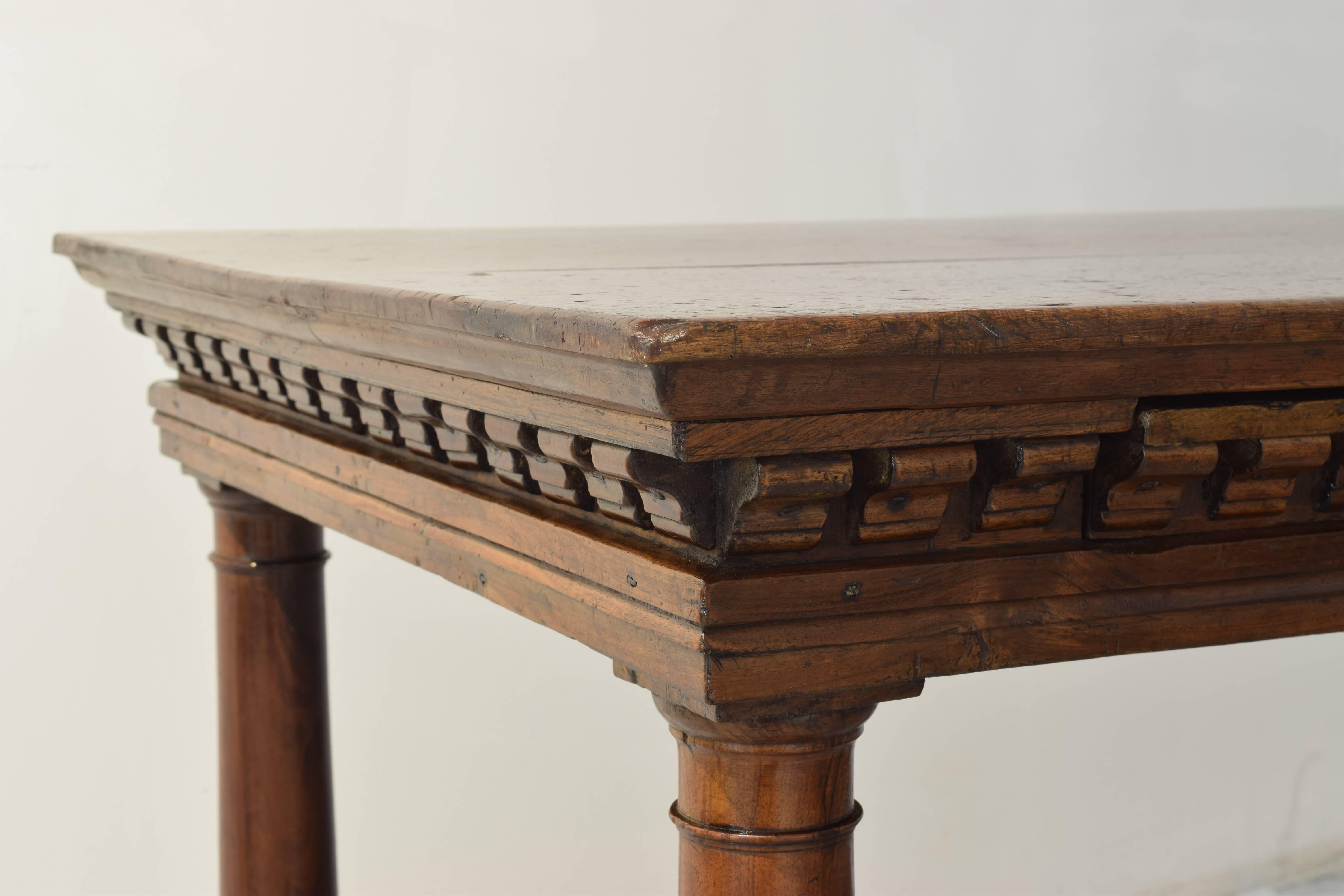 Late 17th Century Italian Baroque Walnut Centre or Hall Table, Late 17th-Early 18th Century