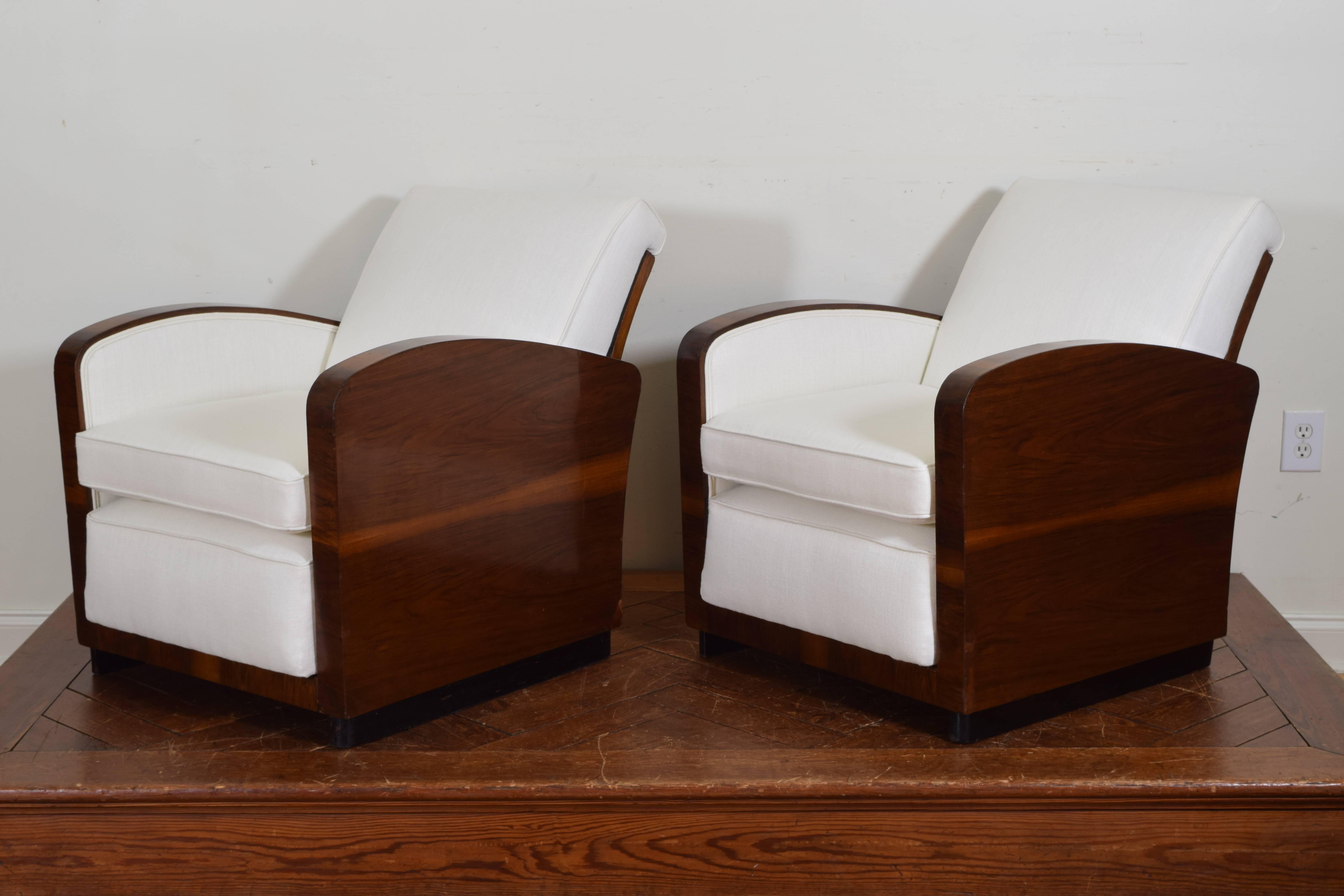 Having leaning backrests, the sides and back covered in bookmatched walnut veneer, the feet are ebonized.