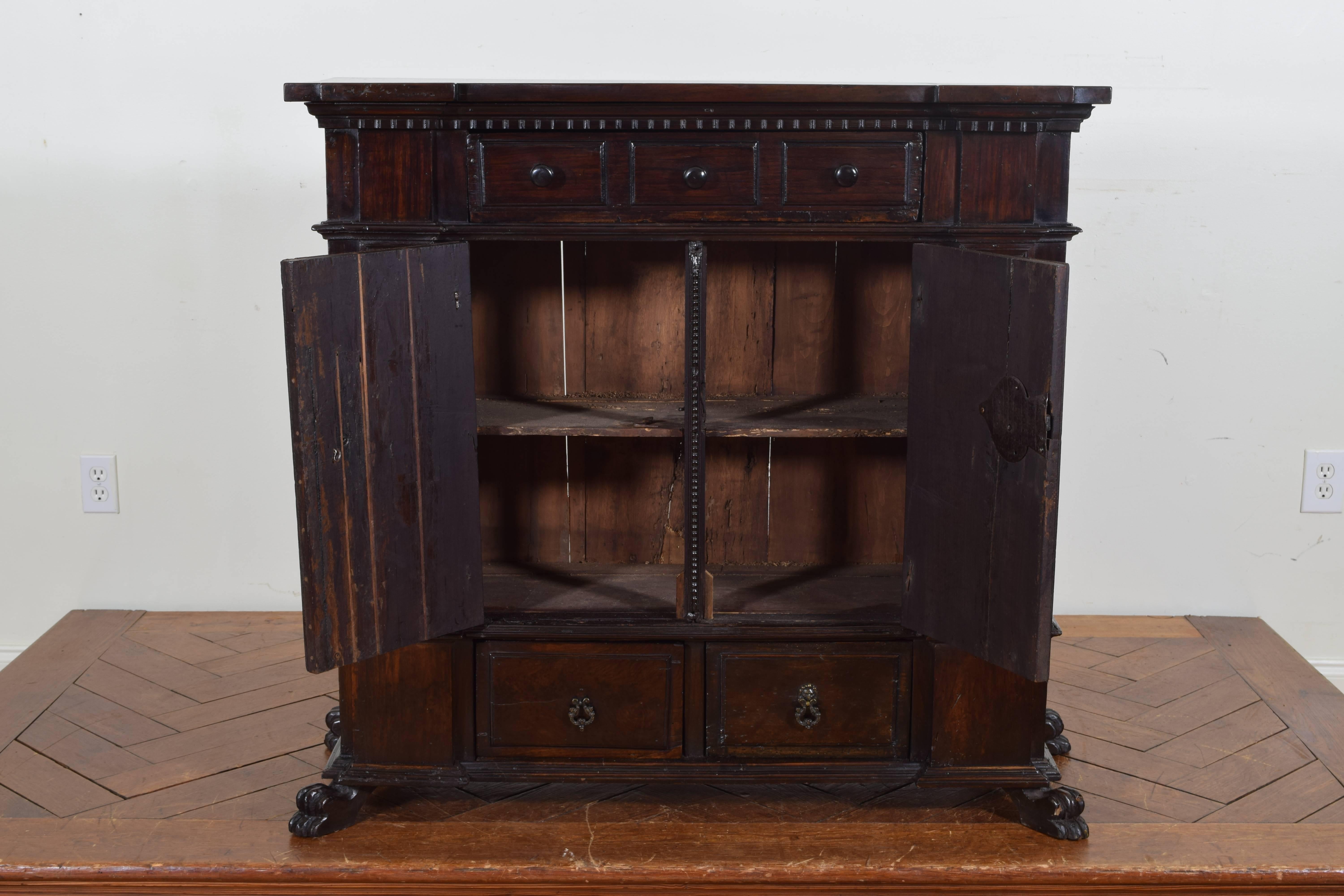 18th Century and Earlier Italian Baroque Walnut Shallow Credenza, Medium Sized, 17th Century