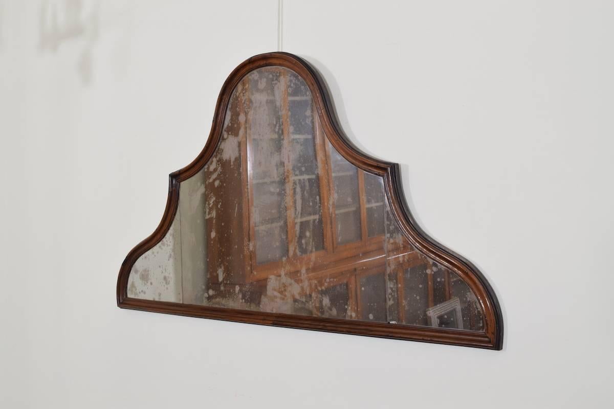 Italian, Genovese, Walnut Wall Mirror in the Queen Anne Style, 18th Century In Excellent Condition For Sale In Atlanta, GA