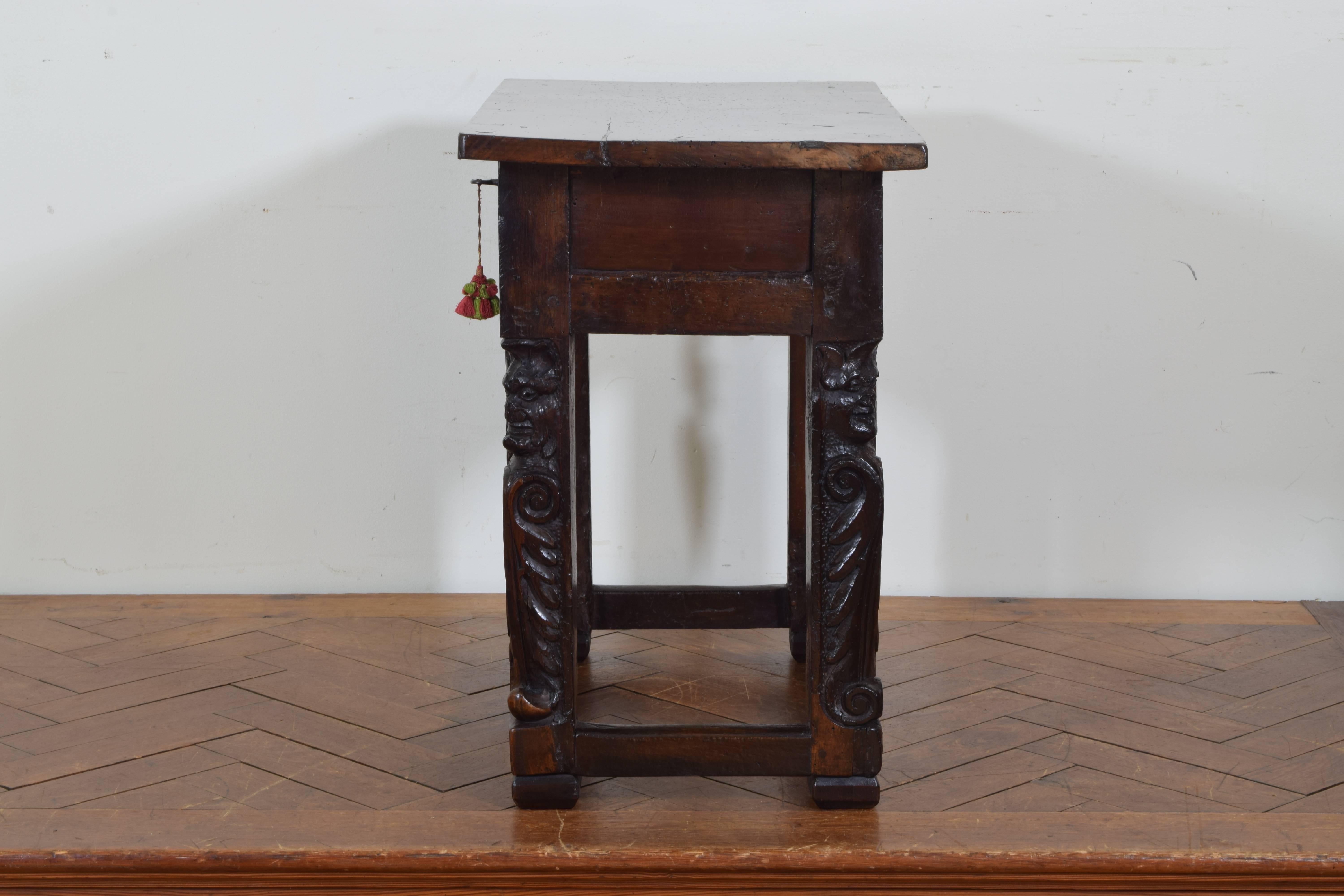Italian Baroque Period Carved Walnut One Drawer Centre Table, 17th Century In Excellent Condition In Atlanta, GA