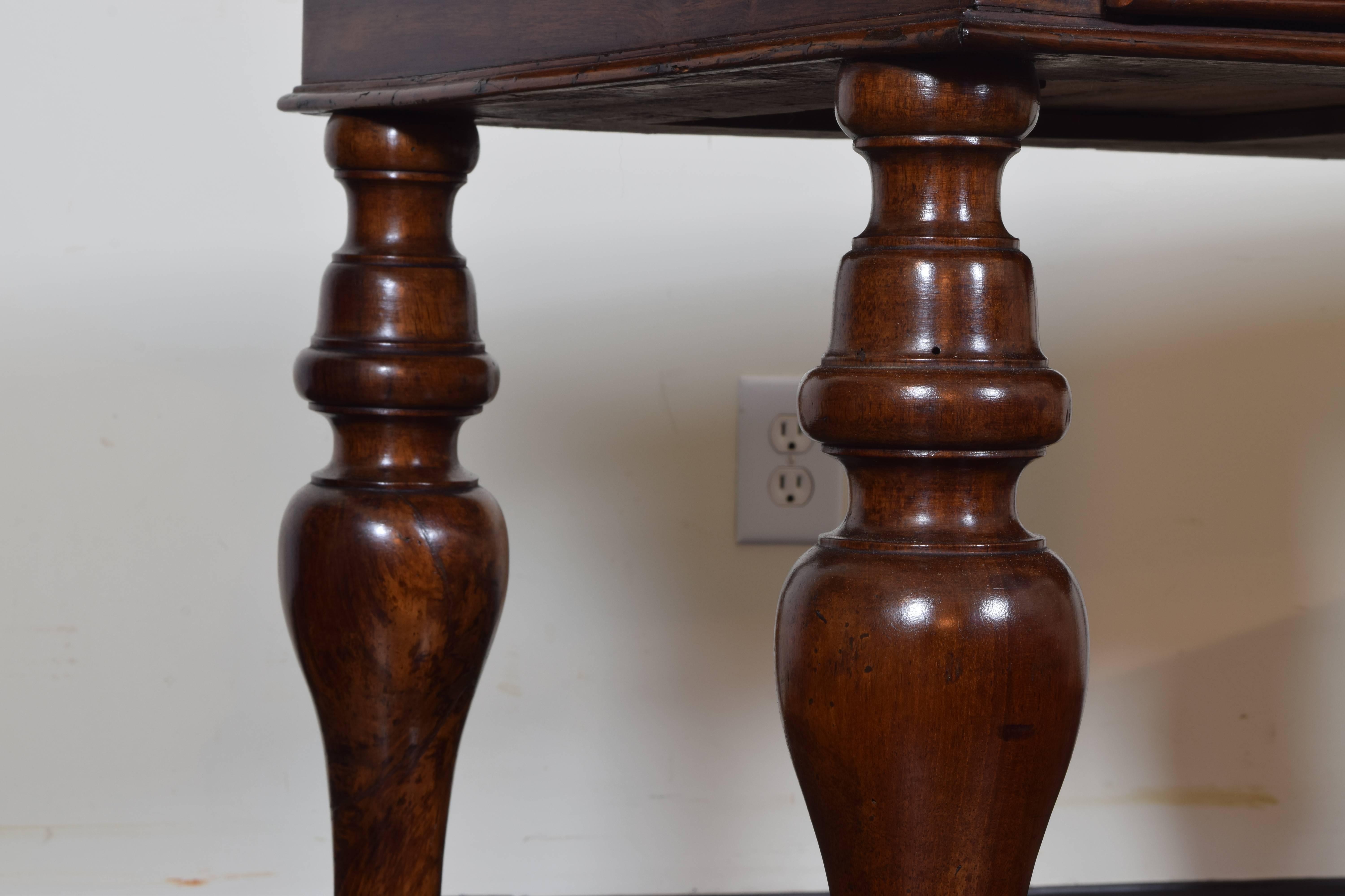 Italian Late Baroque Walnut Console Table, Late 17th-Early 18th Century 2