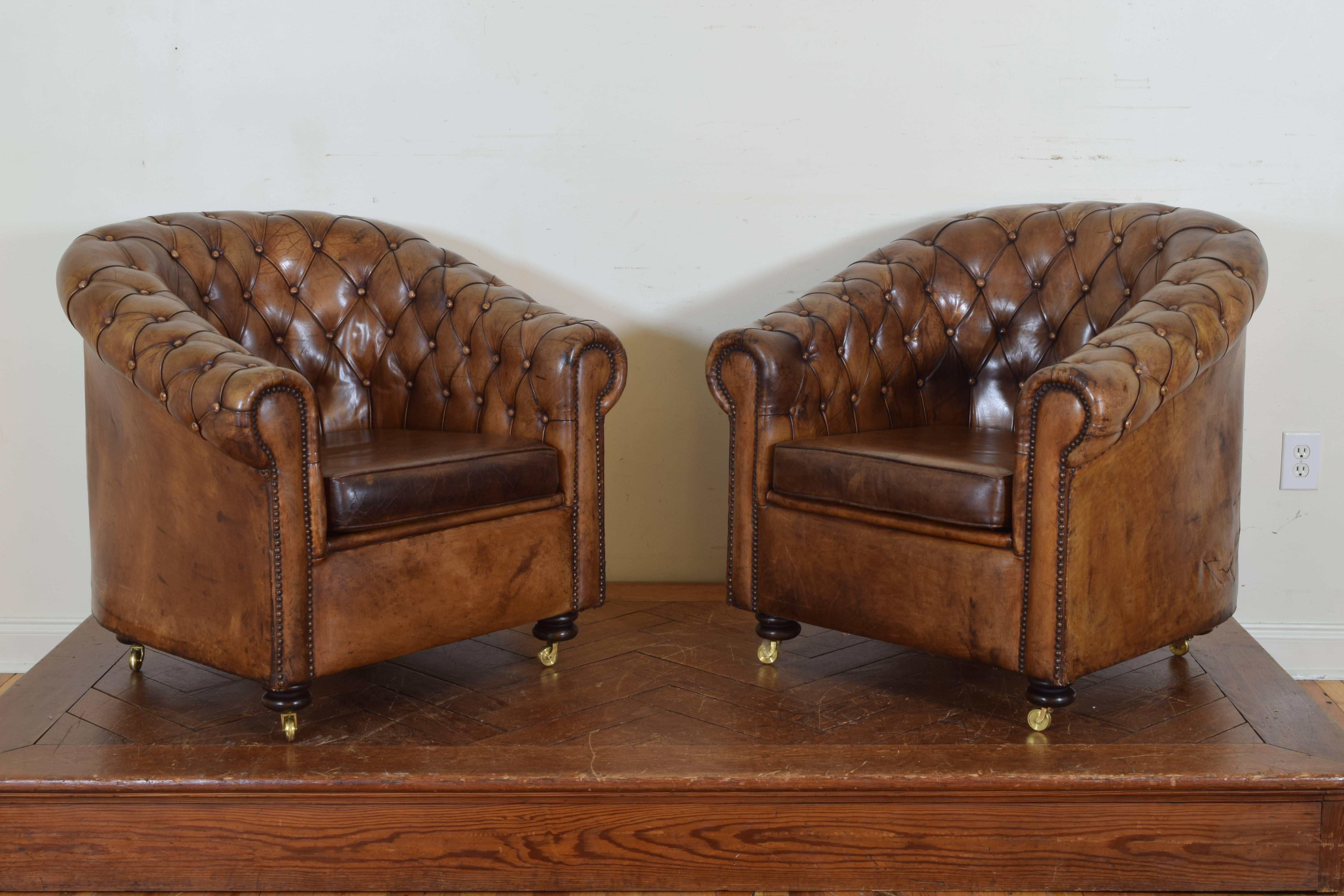 Set of Spanish Tufted Leather Chesterfield Style Seating Furniture, 20th Century 3