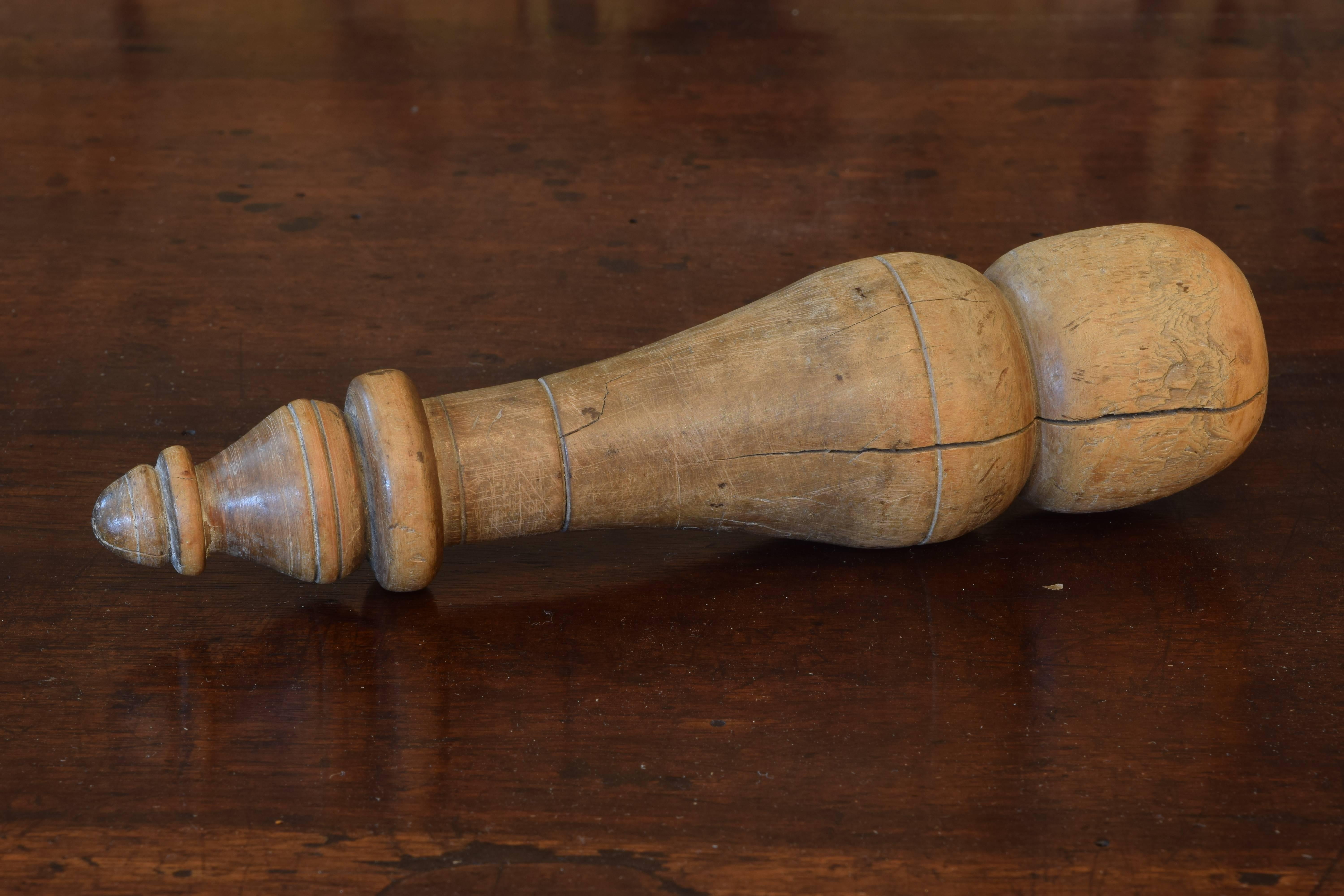 Carved and Turned Boxwood Wooden Mortar and Pestle, France, Early 19th Century In Excellent Condition In Atlanta, GA