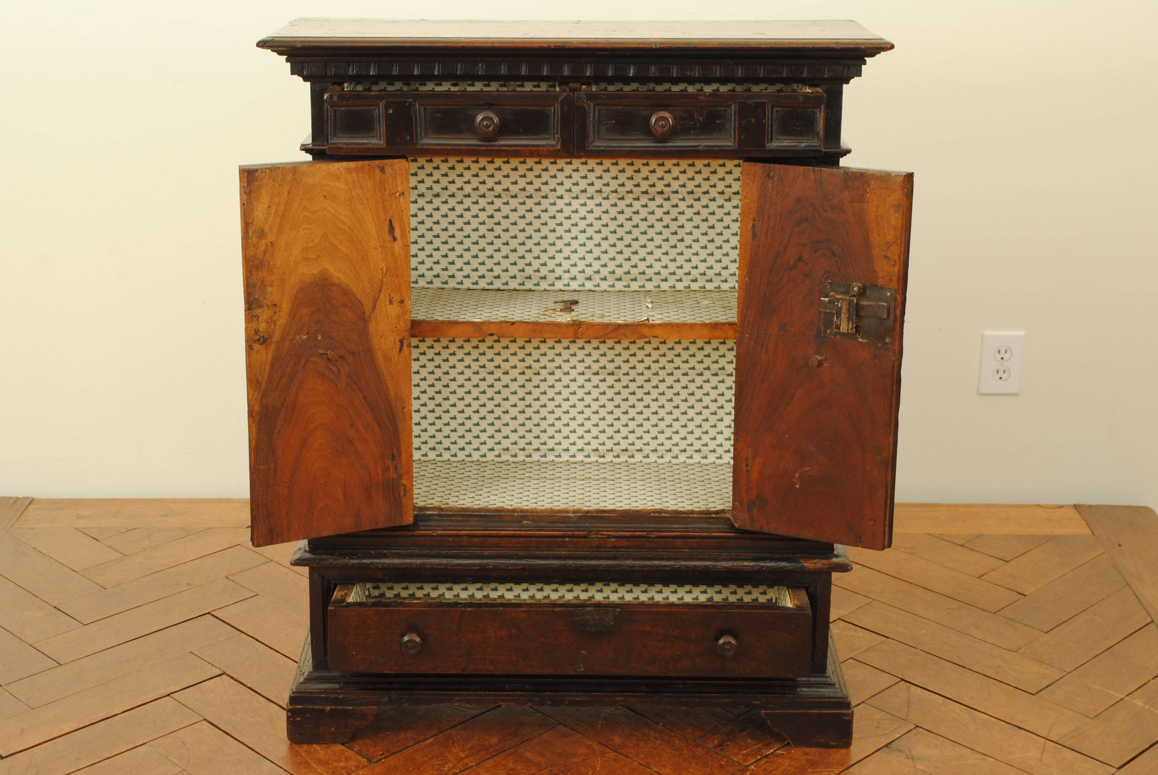 Italian, Tuscany, Baroque Walnut Shallow Credenza, 17th Century In Excellent Condition In Atlanta, GA