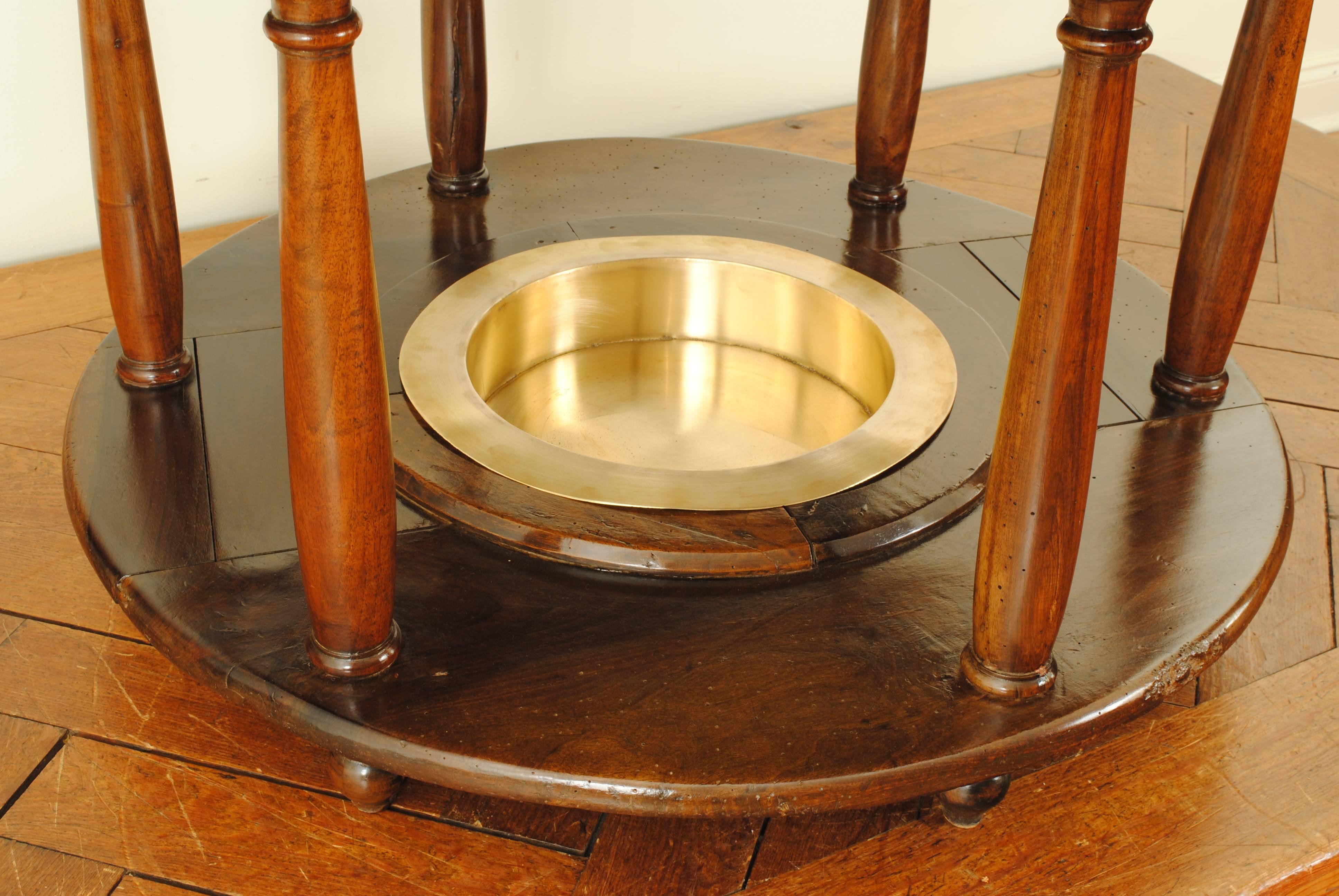 Spanish Neoclassical Walnut and Brass Brazier Table, 19th Century In Excellent Condition In Atlanta, GA