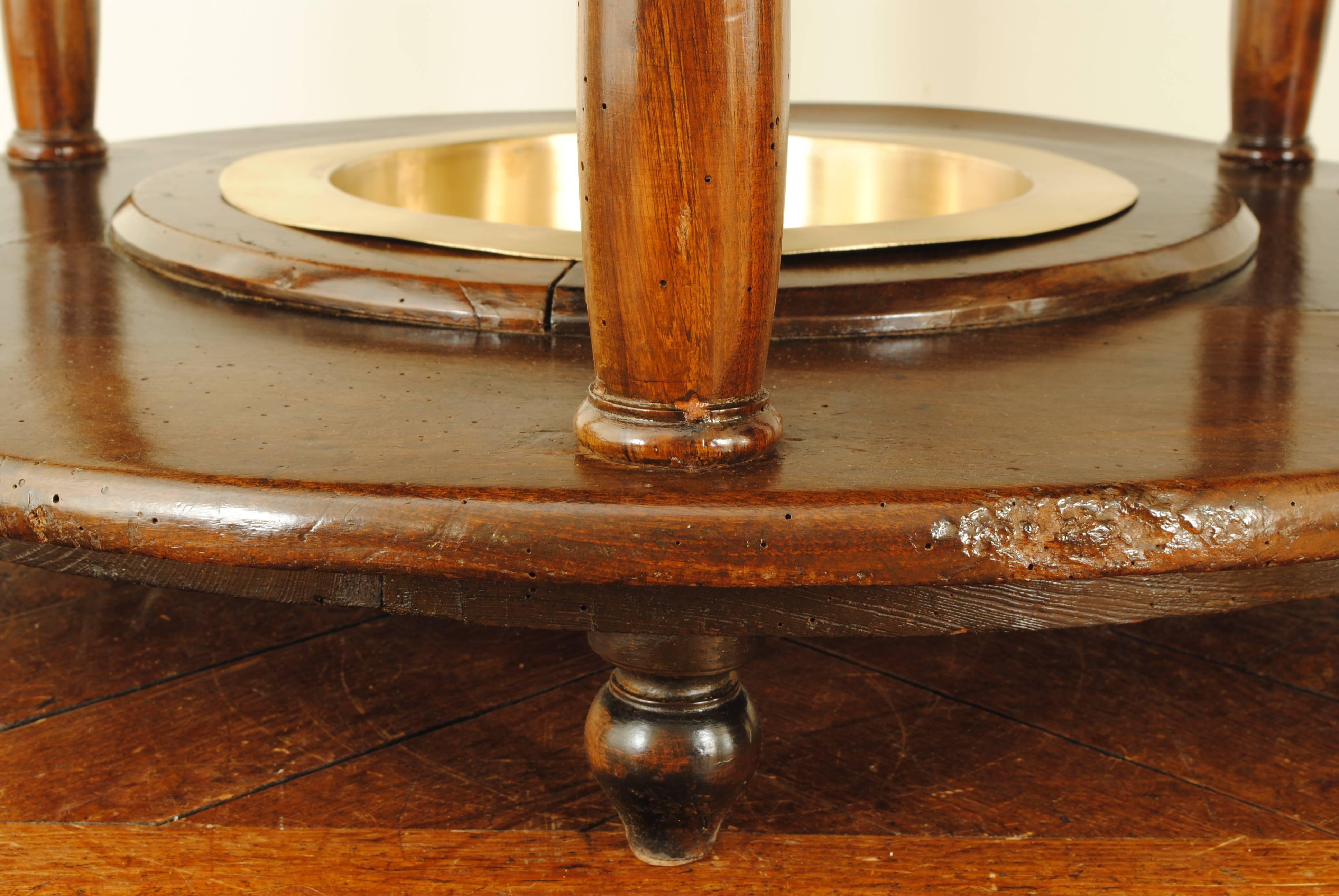 Spanish Neoclassical Walnut and Brass Brazier Table, 19th Century 2