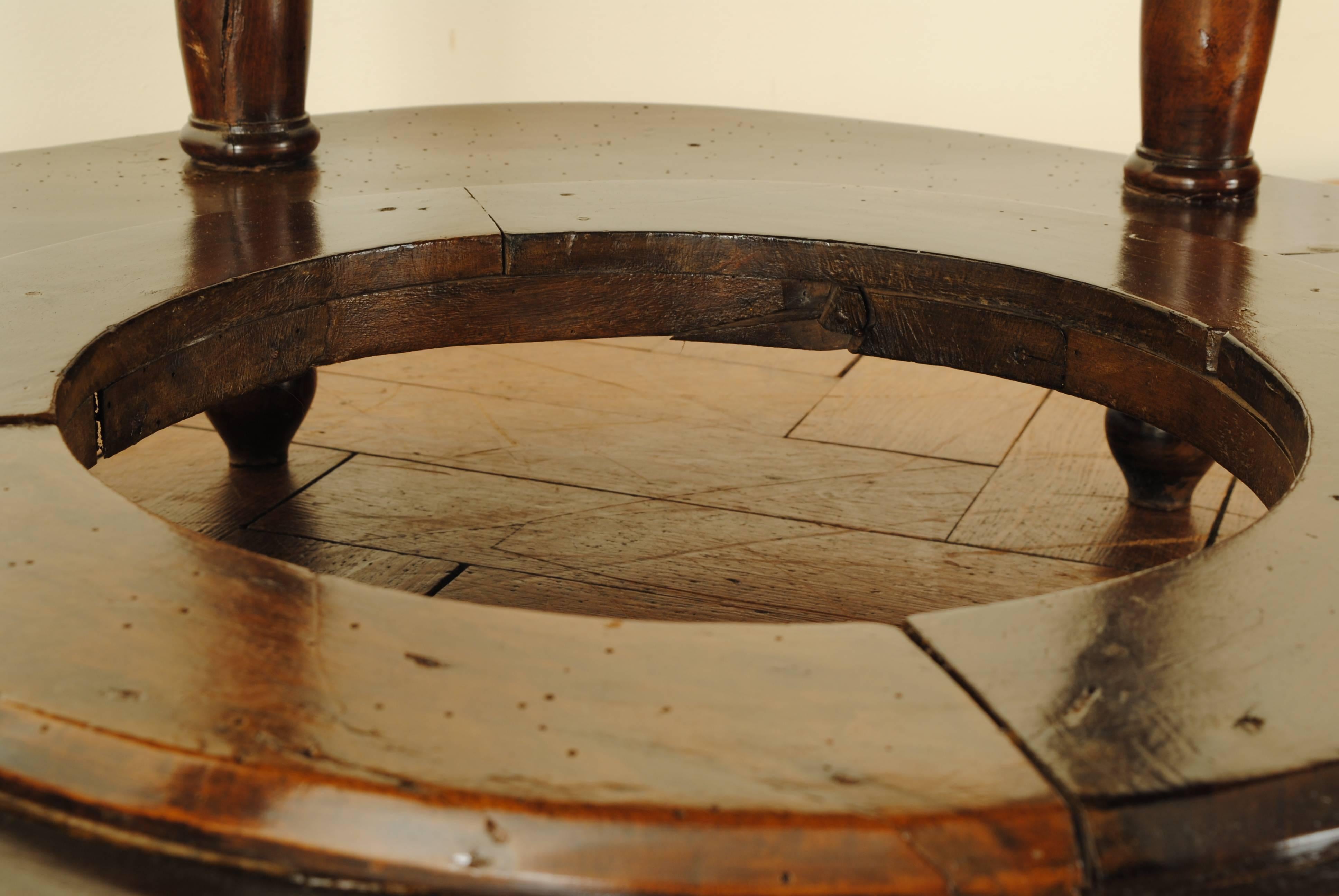 Spanish Neoclassical Walnut and Brass Brazier Table, 19th Century 3
