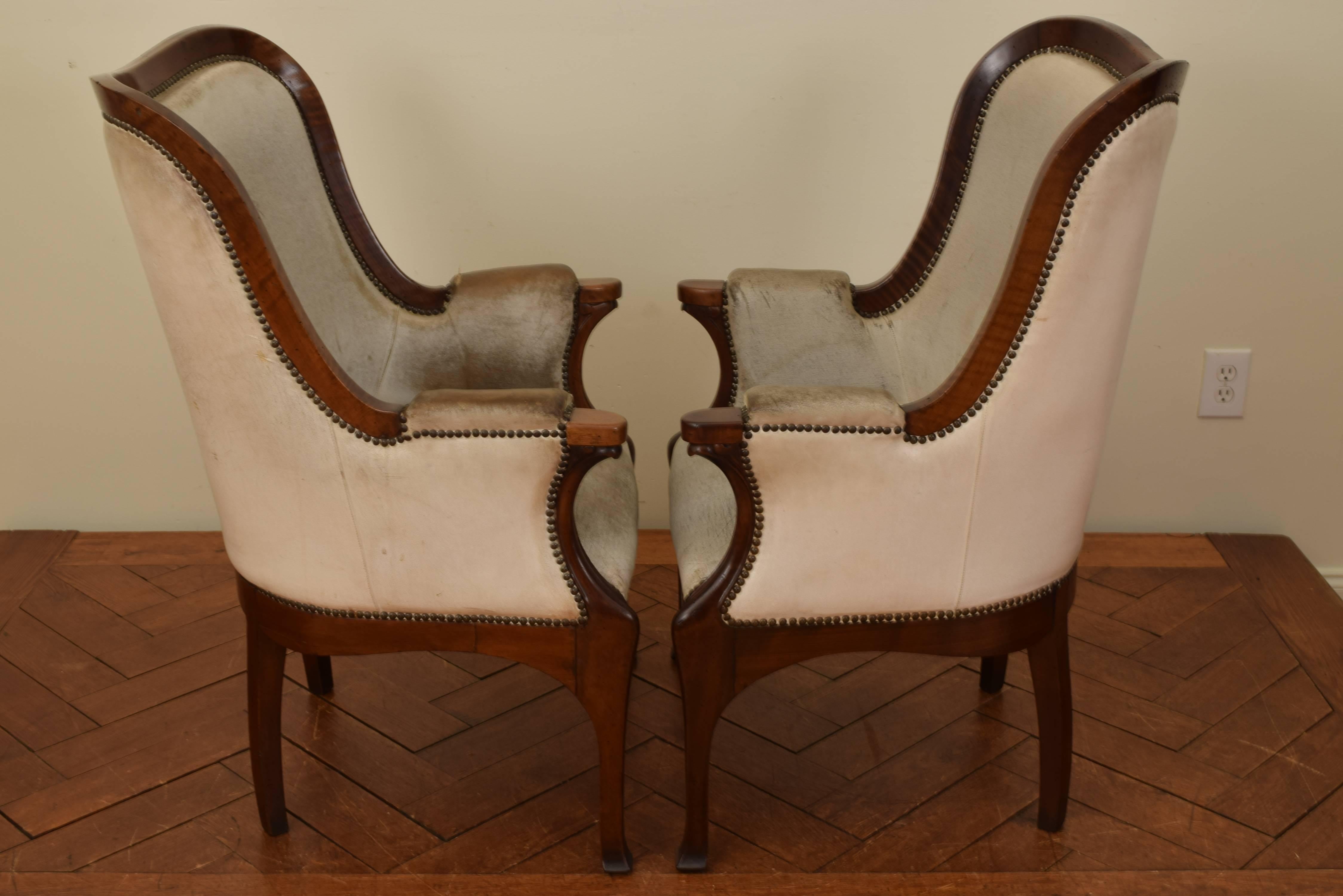 Pair of French Walnut Art Nouveau Bergères, Last Quarter of the 19th Century In Excellent Condition In Atlanta, GA