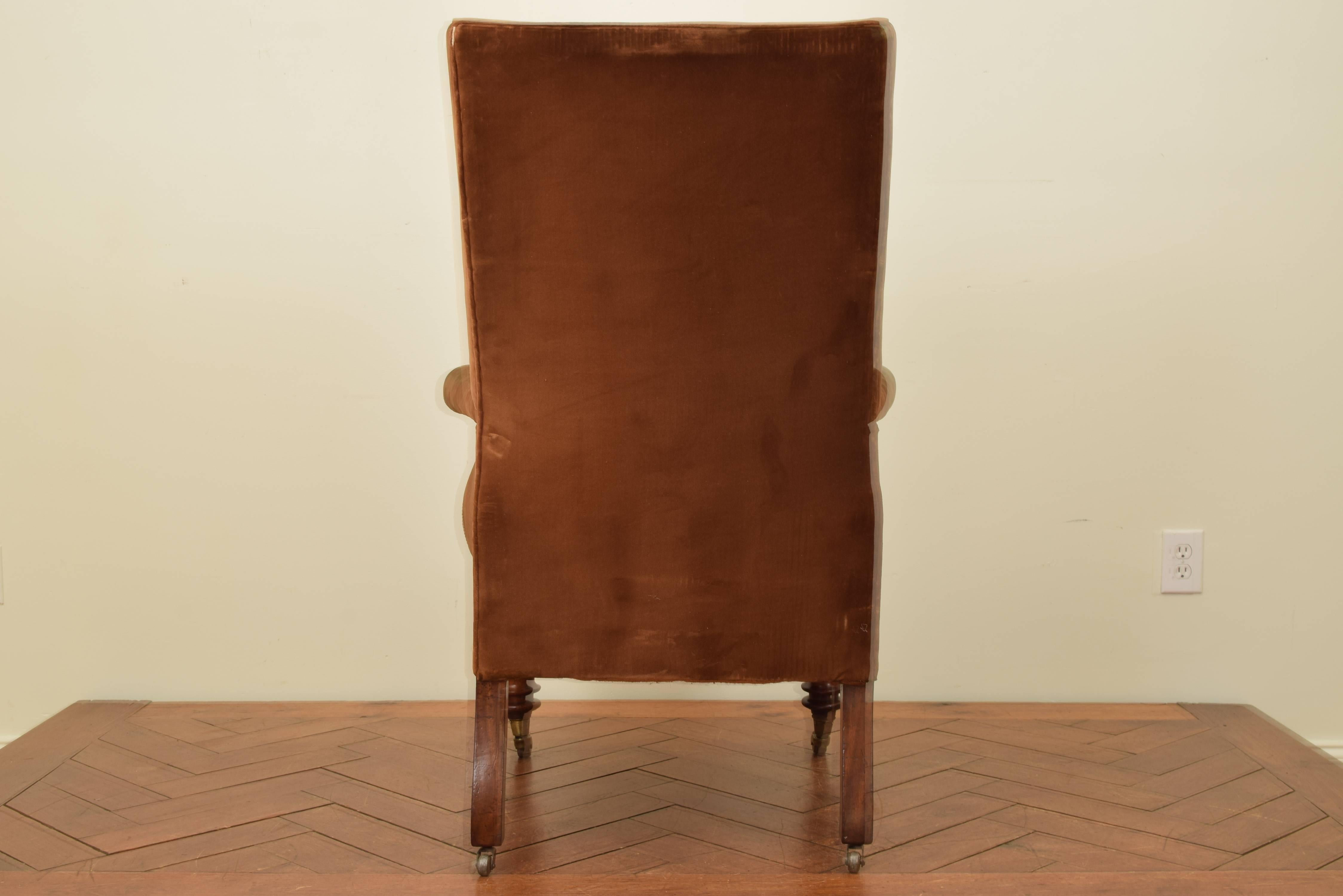 William IV Walnut Upholstered Armchair, England, circa 1835-1840 In Good Condition In Atlanta, GA