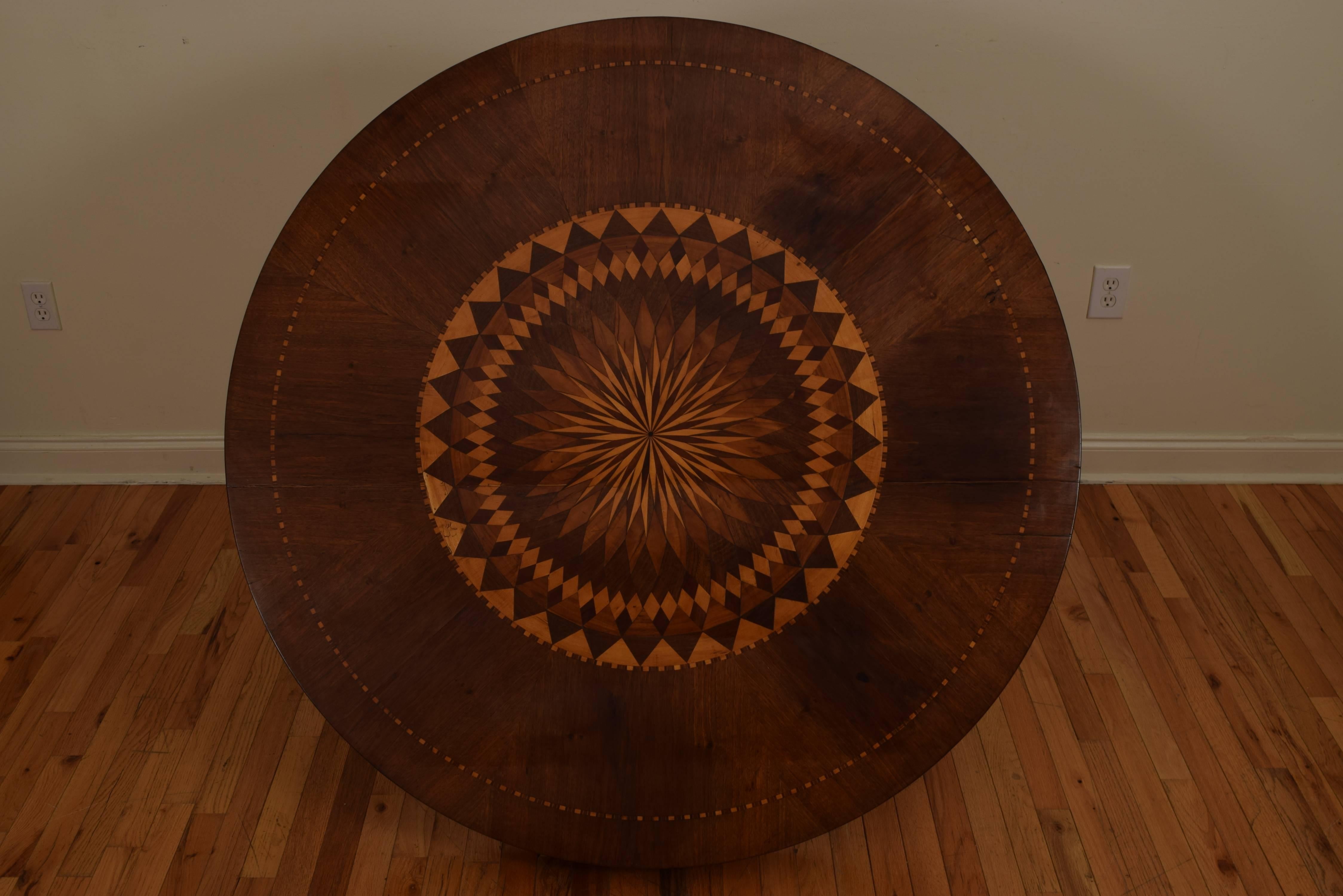 Italian Neoclassical Period Walnut and Inlaid Center Table In Excellent Condition In Atlanta, GA