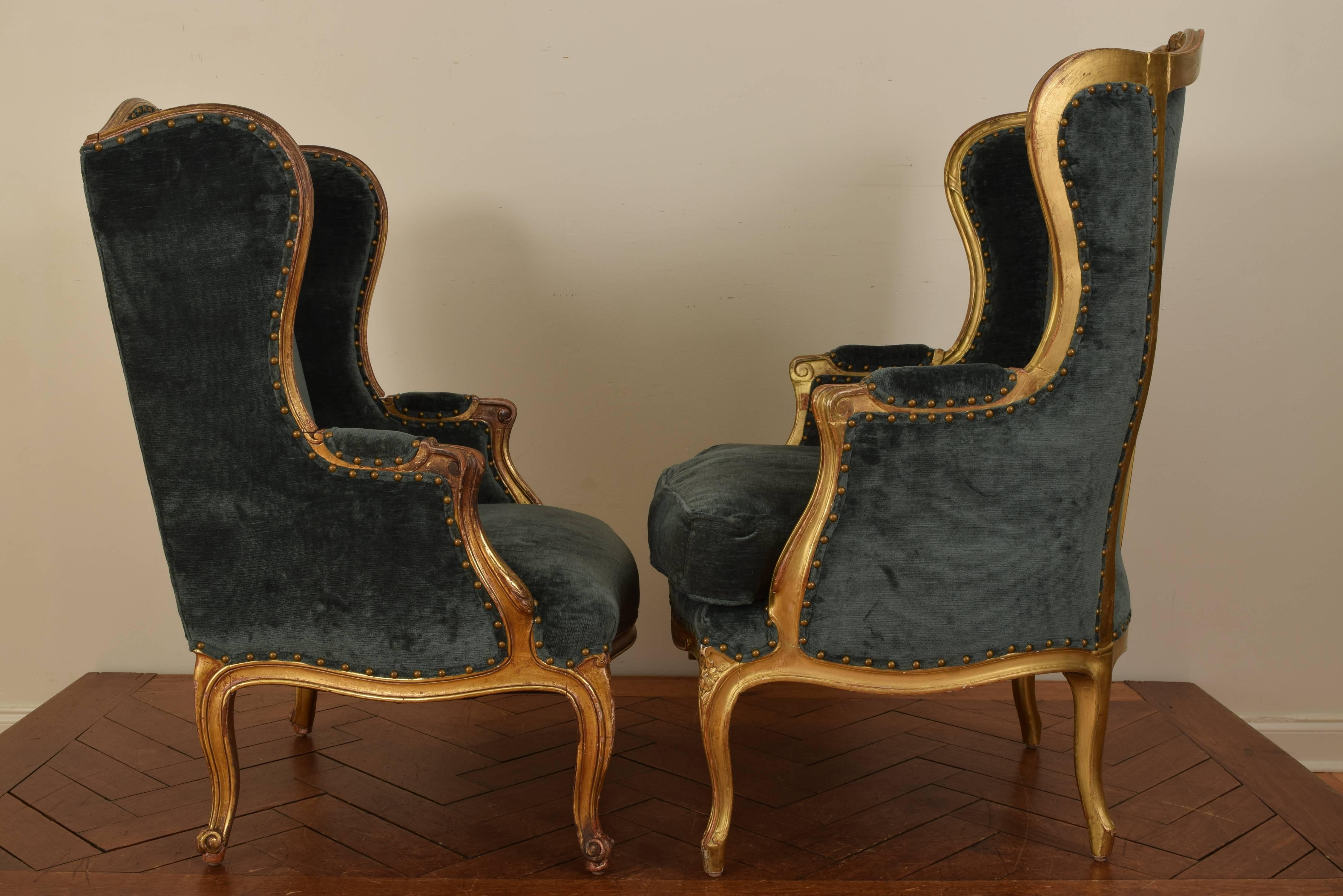 Matched Pair of French Louis XV Style 19th Century Carved Giltwood Bergeres In Excellent Condition In Atlanta, GA