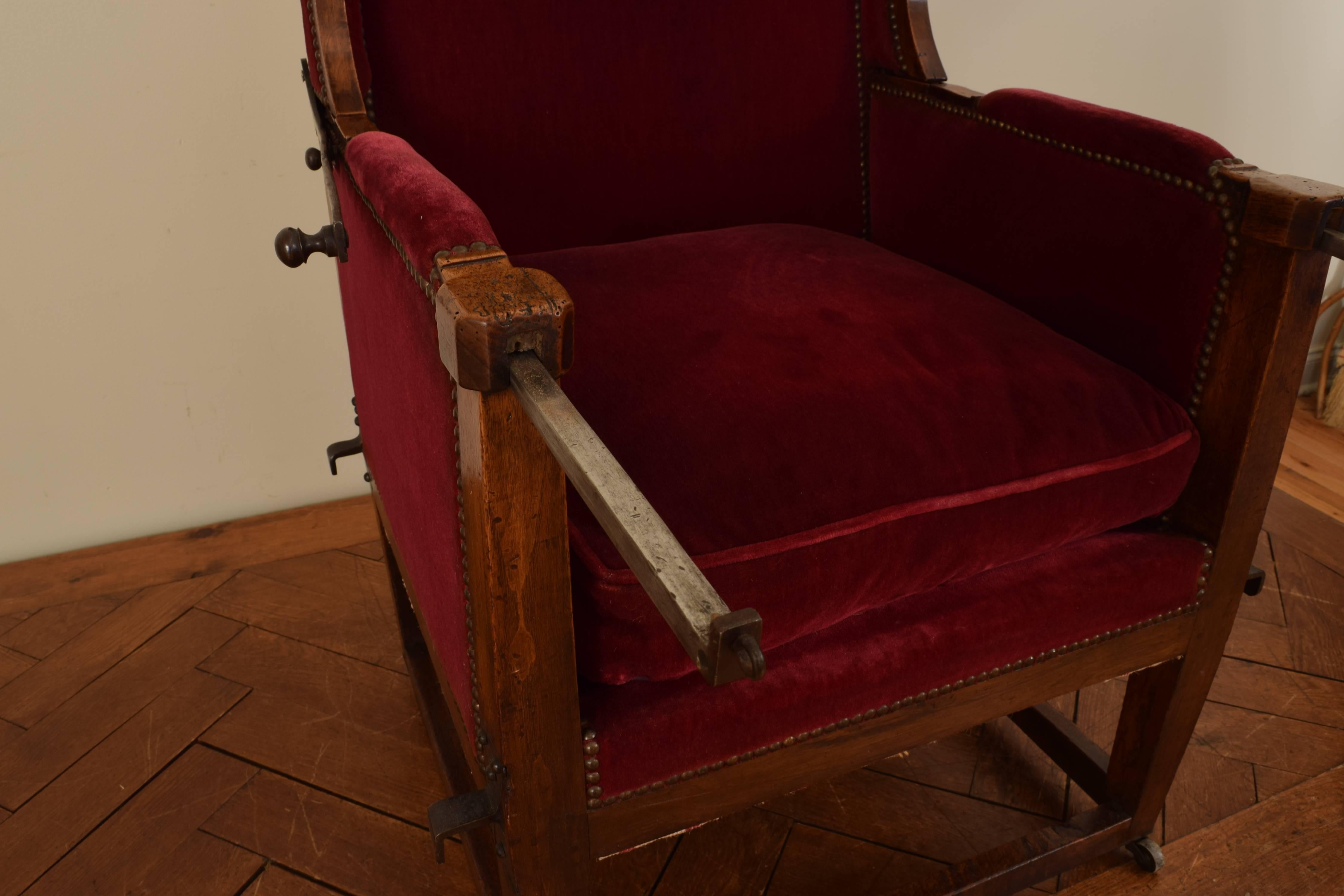 Mid-19th Century French Walnut and Upholstered 19th Century Reclining Bergere
