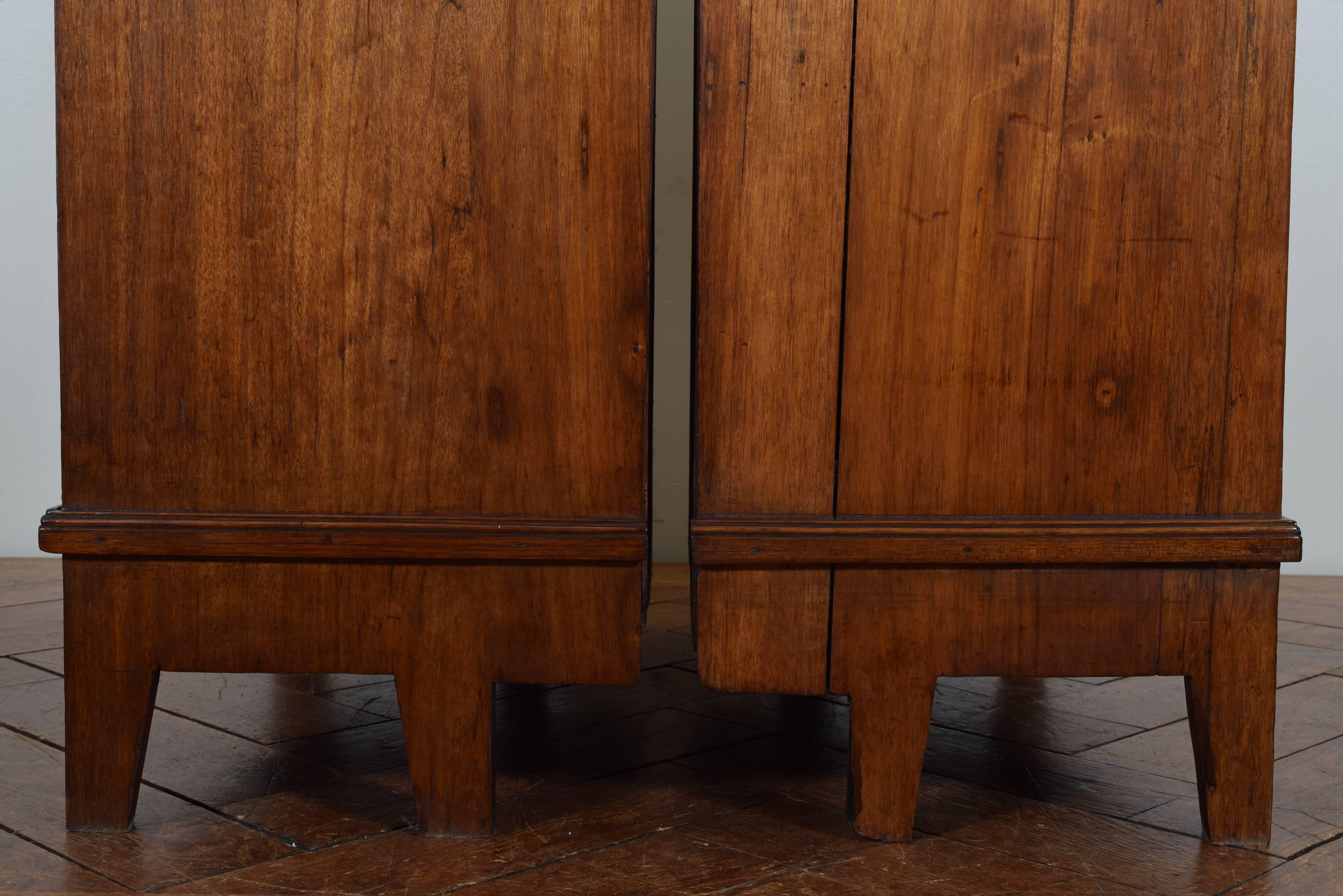 Pair of Italian Neoclassic Fruitwood Three-Drawer Commodini, Early 19th Century 2