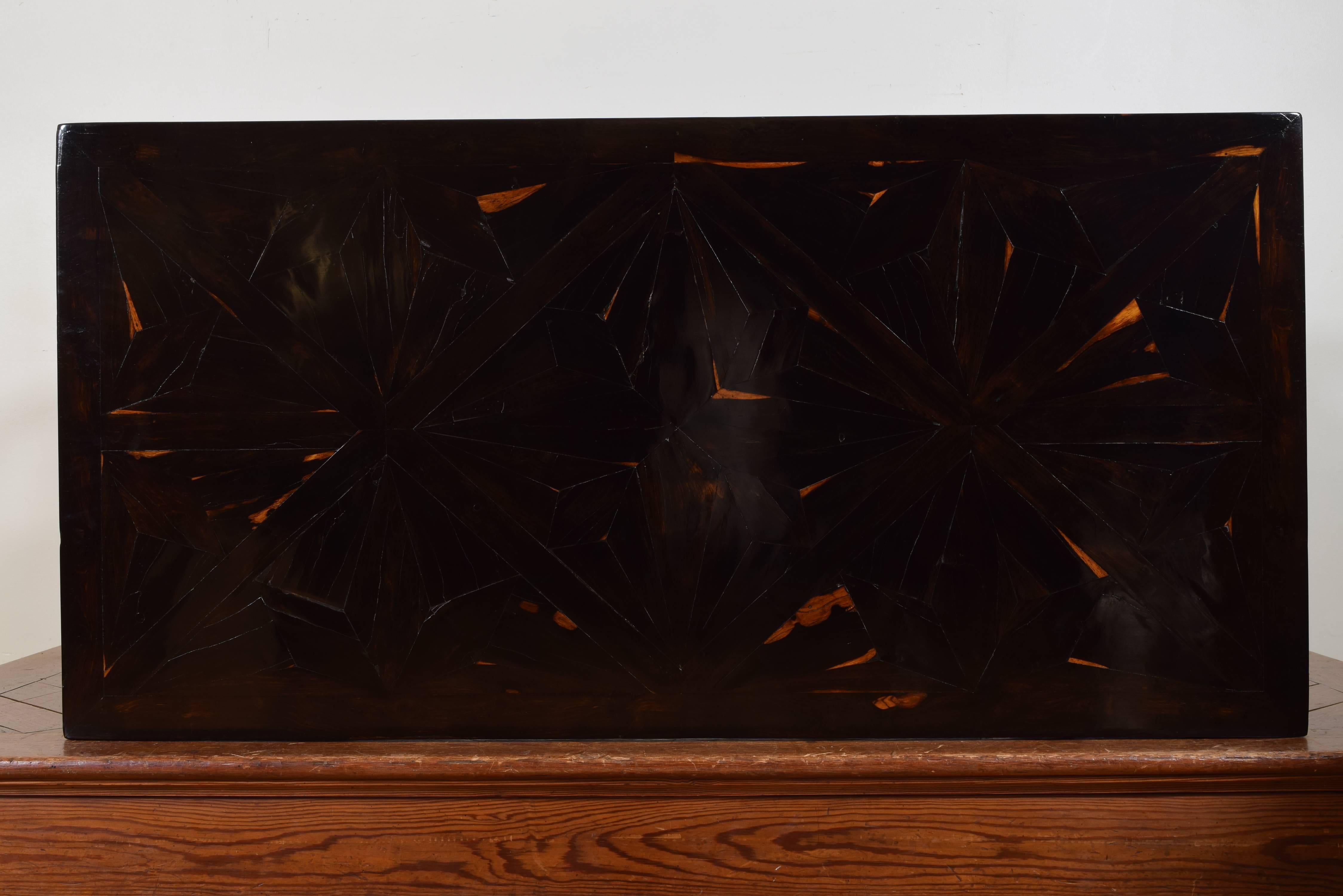 Italian Baroque Macassar Ebony & Ebonized Walnut Center Table, Late 17th Century In Excellent Condition In Atlanta, GA