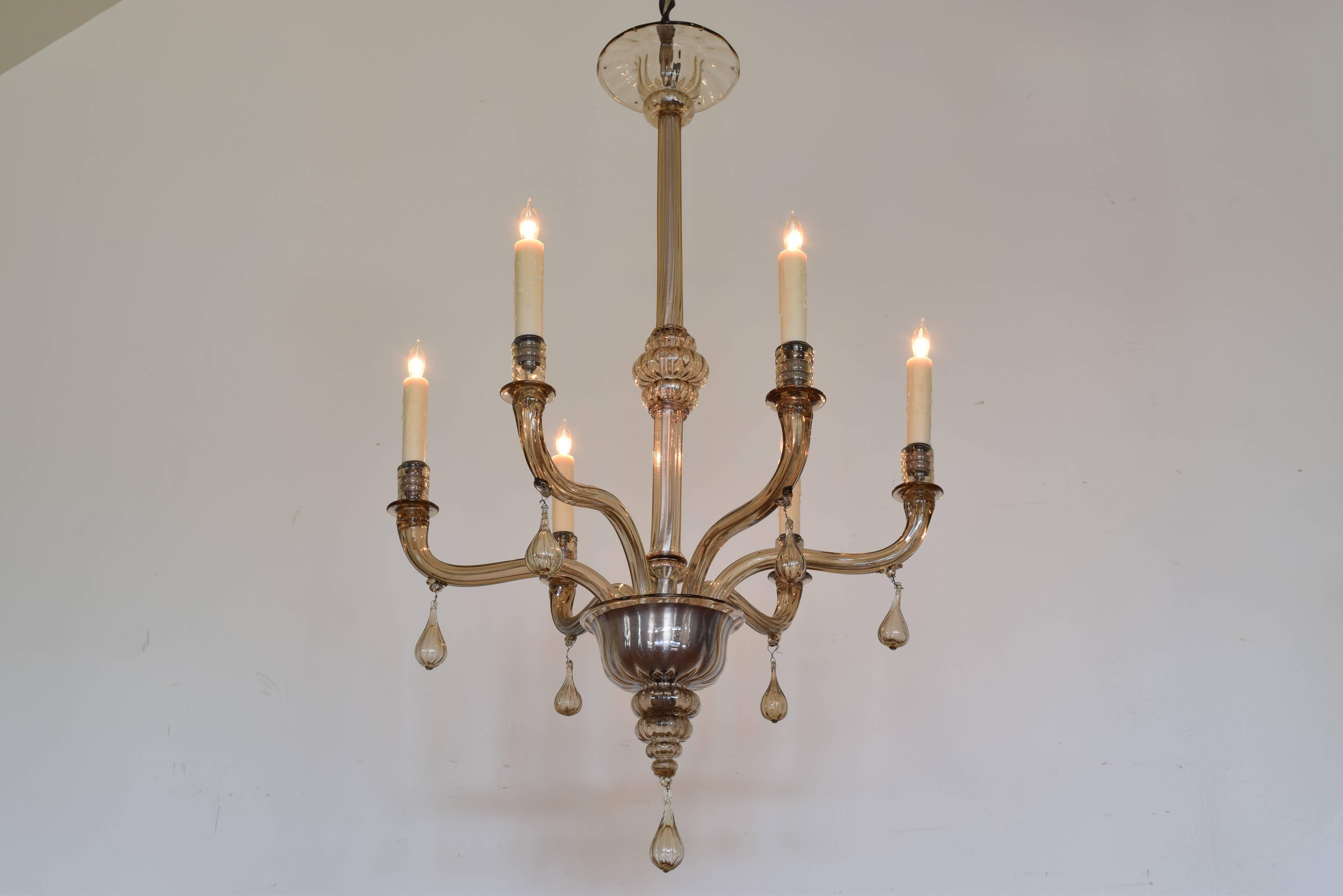 Italian Murano blown glass six-light chandelier, the top portion consisting of three pieces: the crown, the elongated center section with a bulbous base, and a lower section with a smaller bulbous, having six graceful arms with hanging pendants