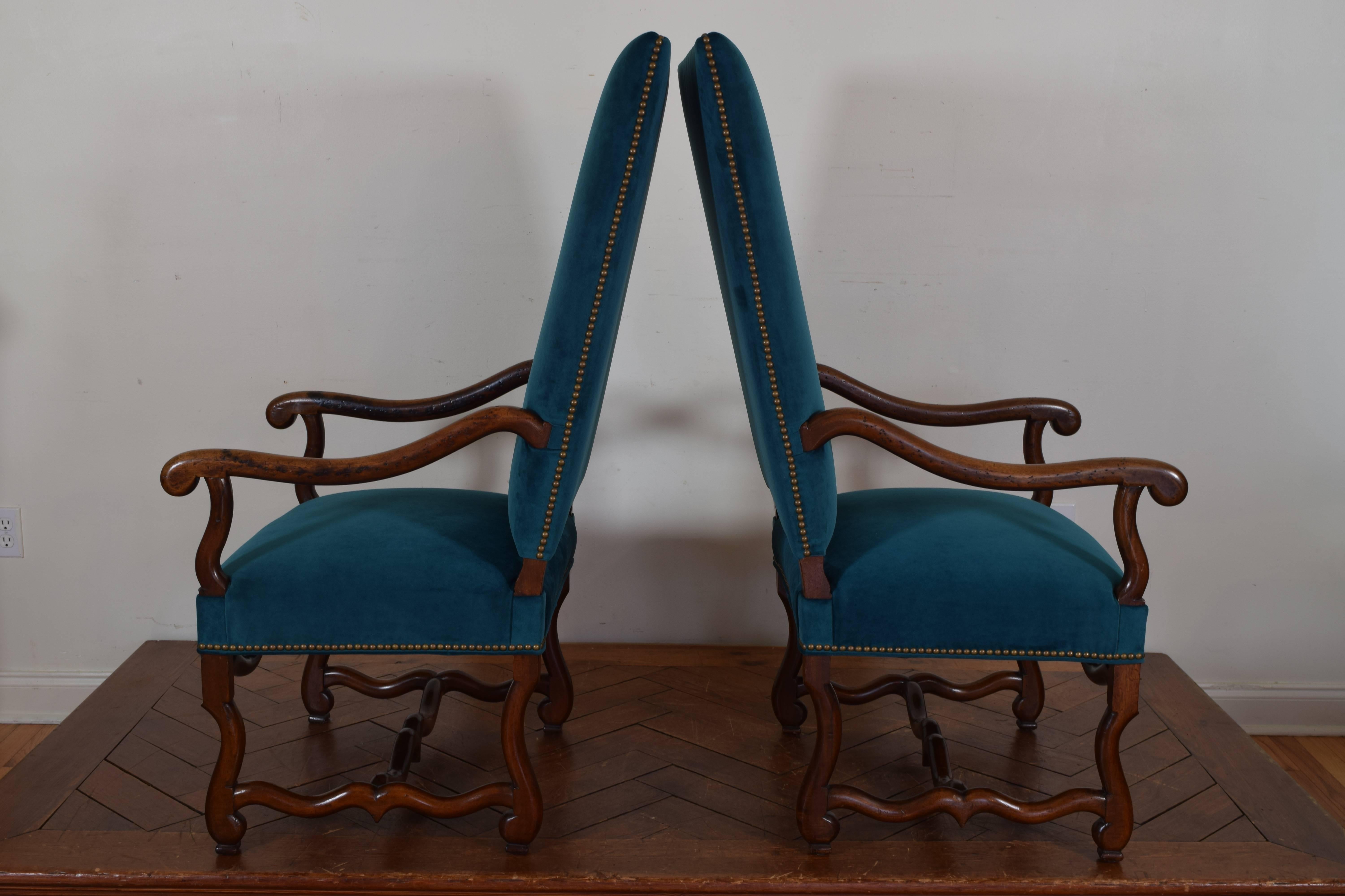 Pair of French Louis XIV Style Walnut Os De Mouton Fauteuils, 19th Century In Good Condition In Atlanta, GA