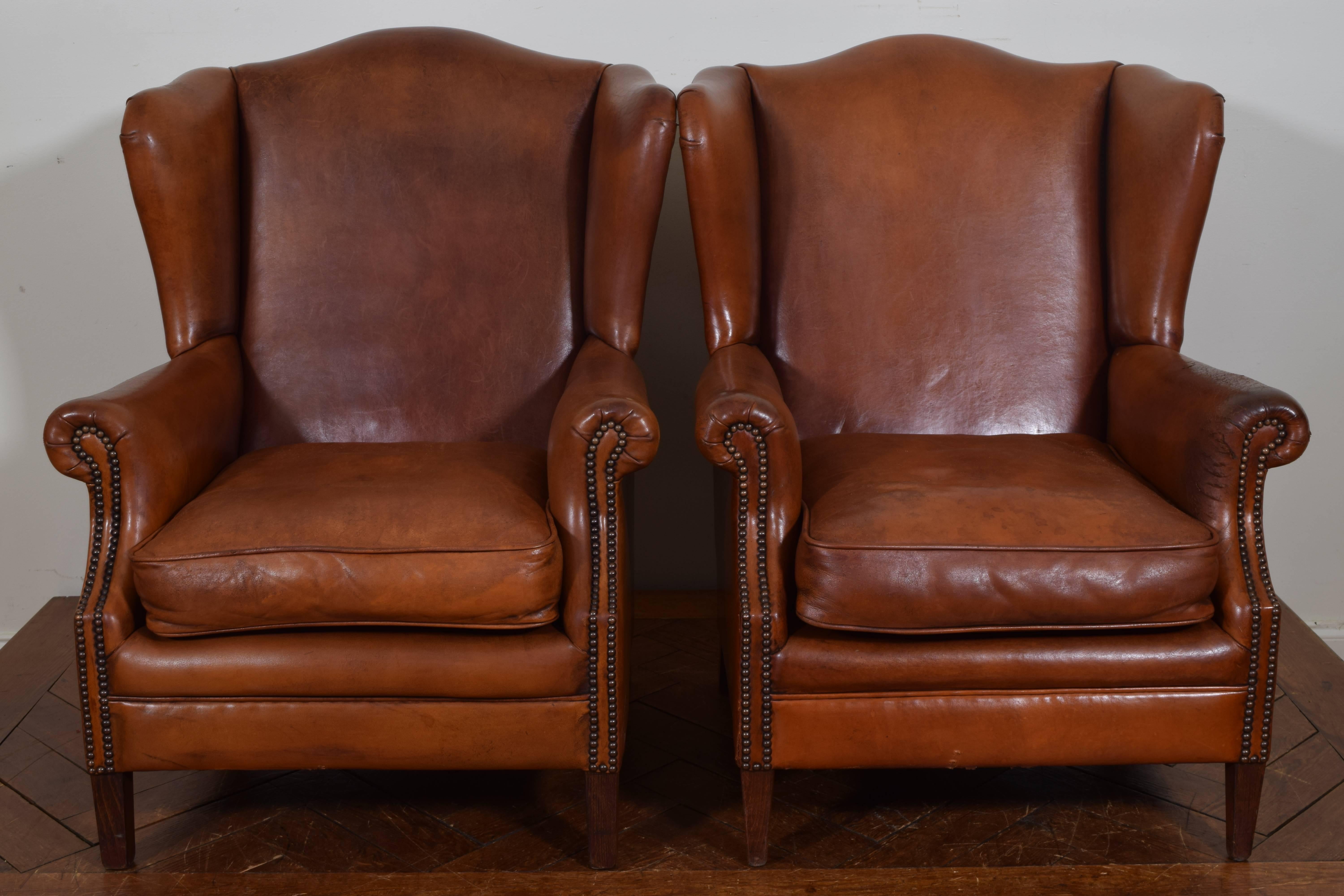 French Pair of Chestnut Leather Wing Chairs, Second Quarter of the 20th Century In Excellent Condition In Atlanta, GA