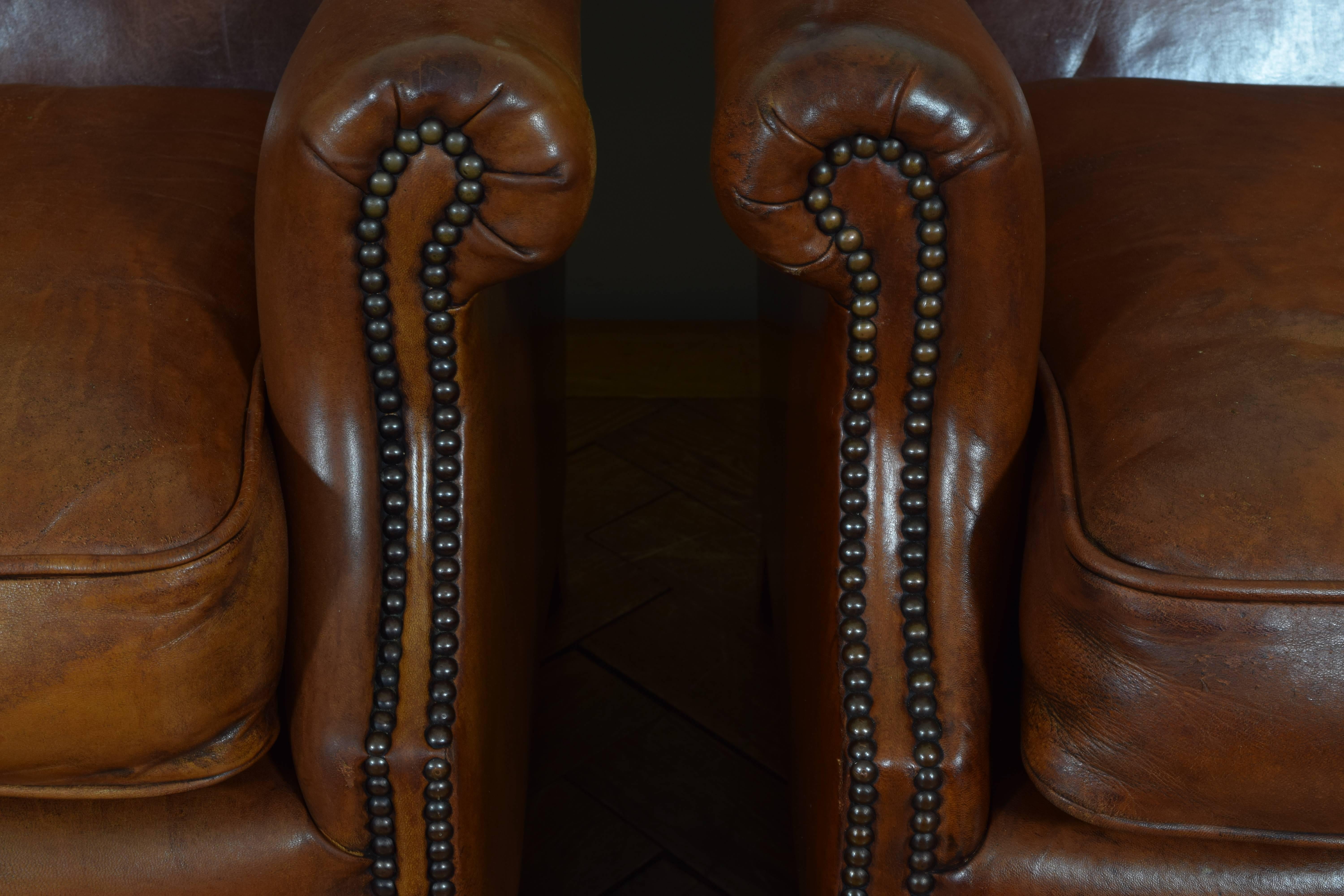 French Pair of Chestnut Leather Wing Chairs, Second Quarter of the 20th Century 2
