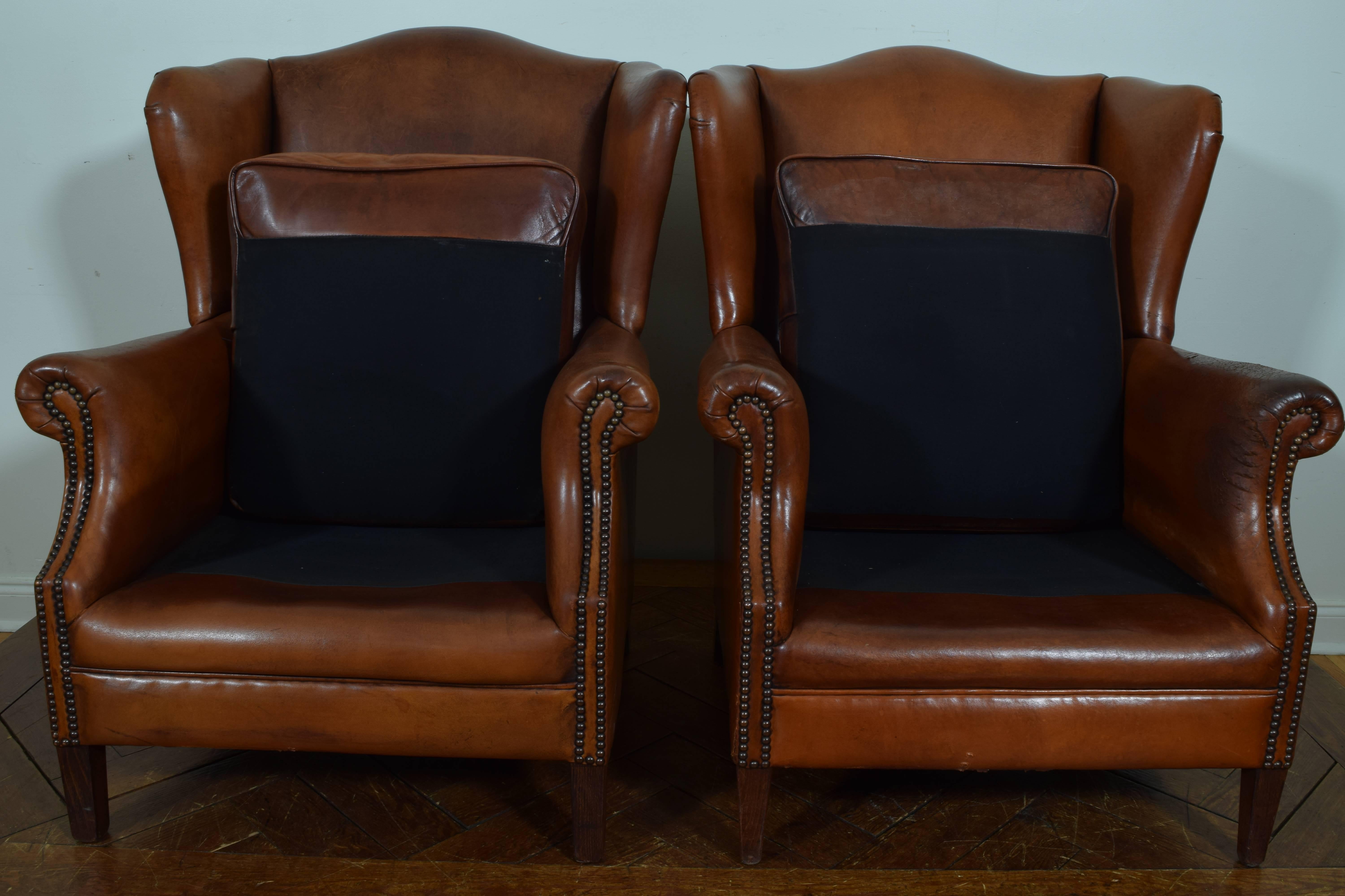 French Pair of Chestnut Leather Wing Chairs, Second Quarter of the 20th Century 4