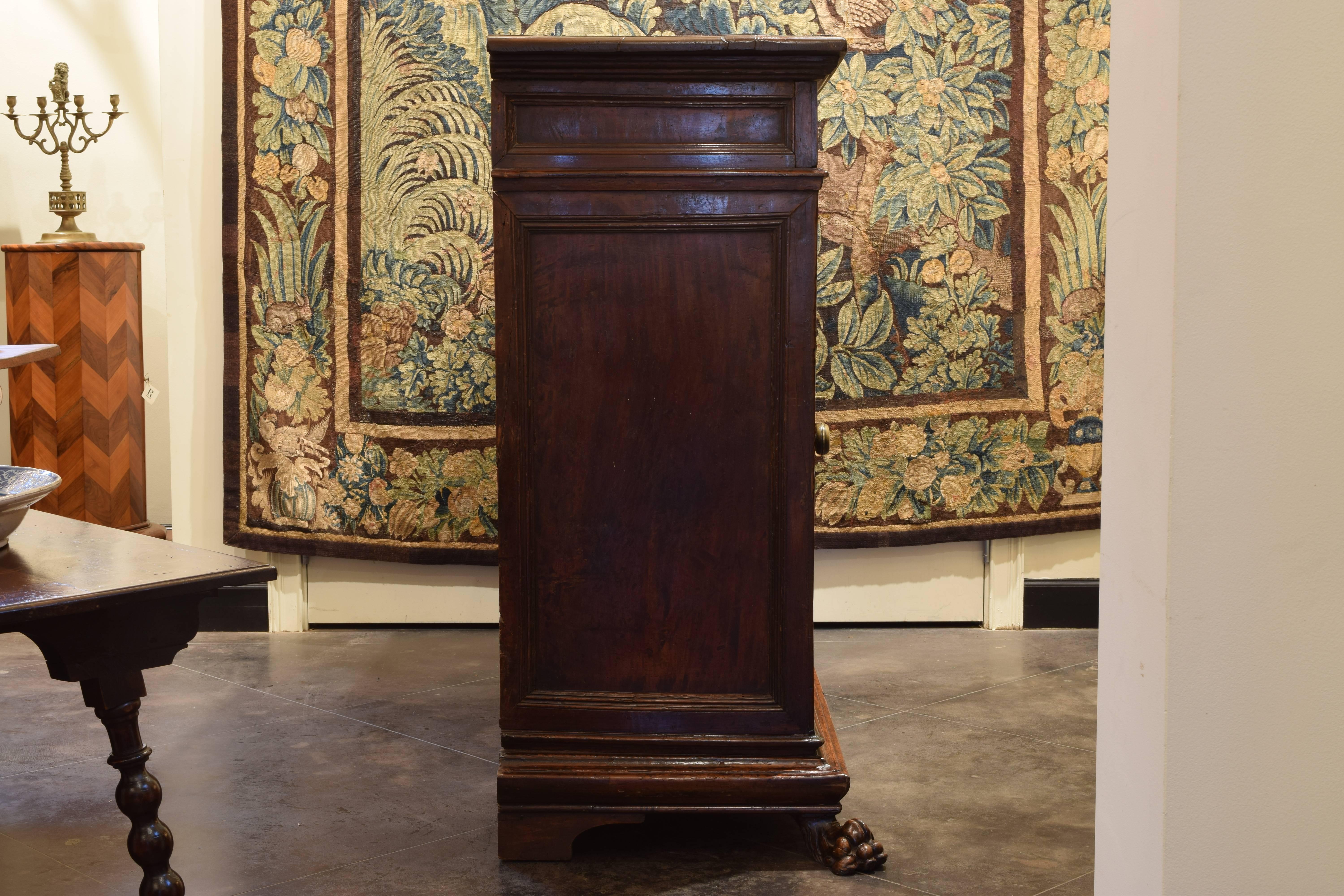 Large Italian Late Renaissance Walnut Credenza, 16th-17th Century In Excellent Condition In Atlanta, GA